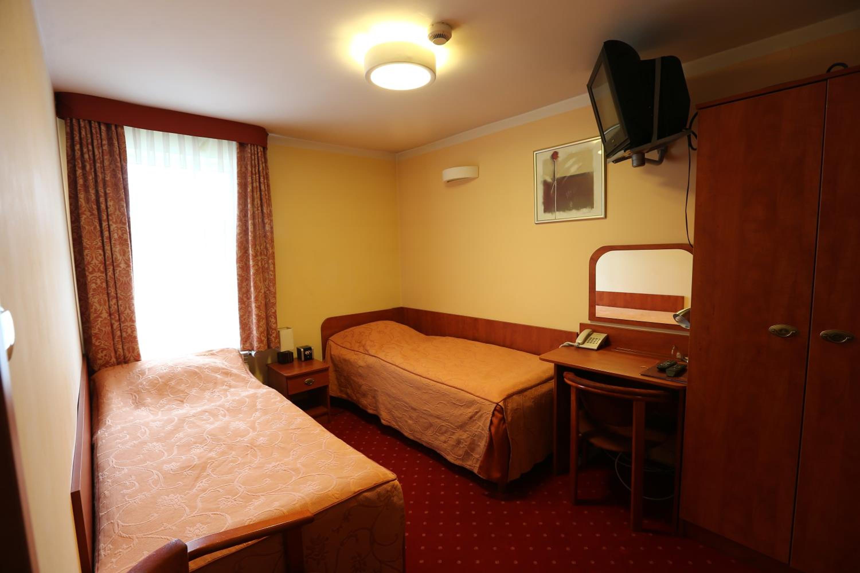 Quadruple Room - Photo 3