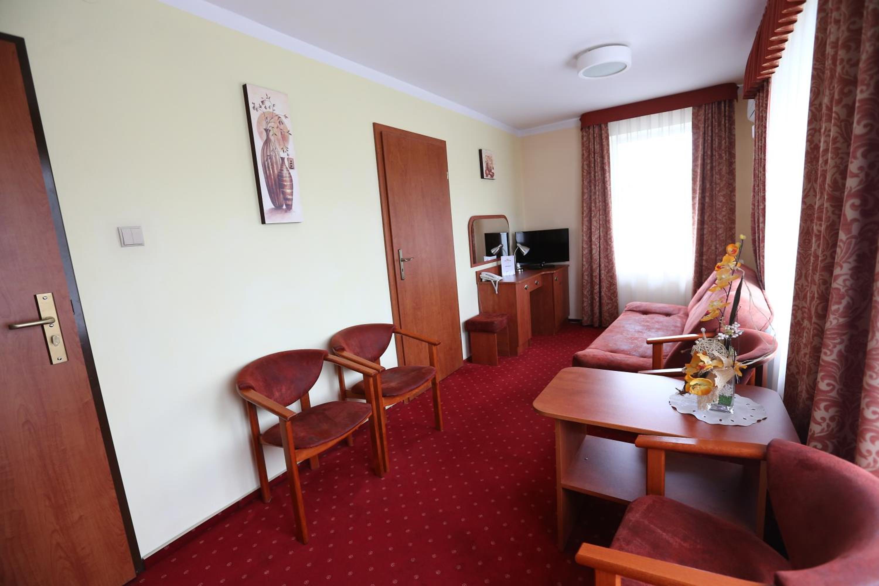 One-Bedroom Apartment - Photo 1