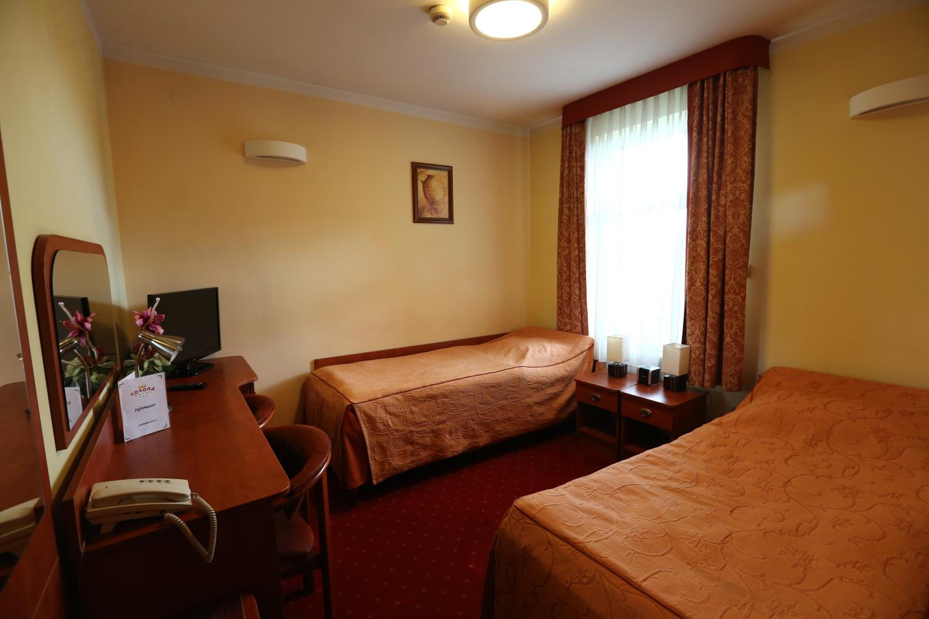 Twin Room - Photo 5