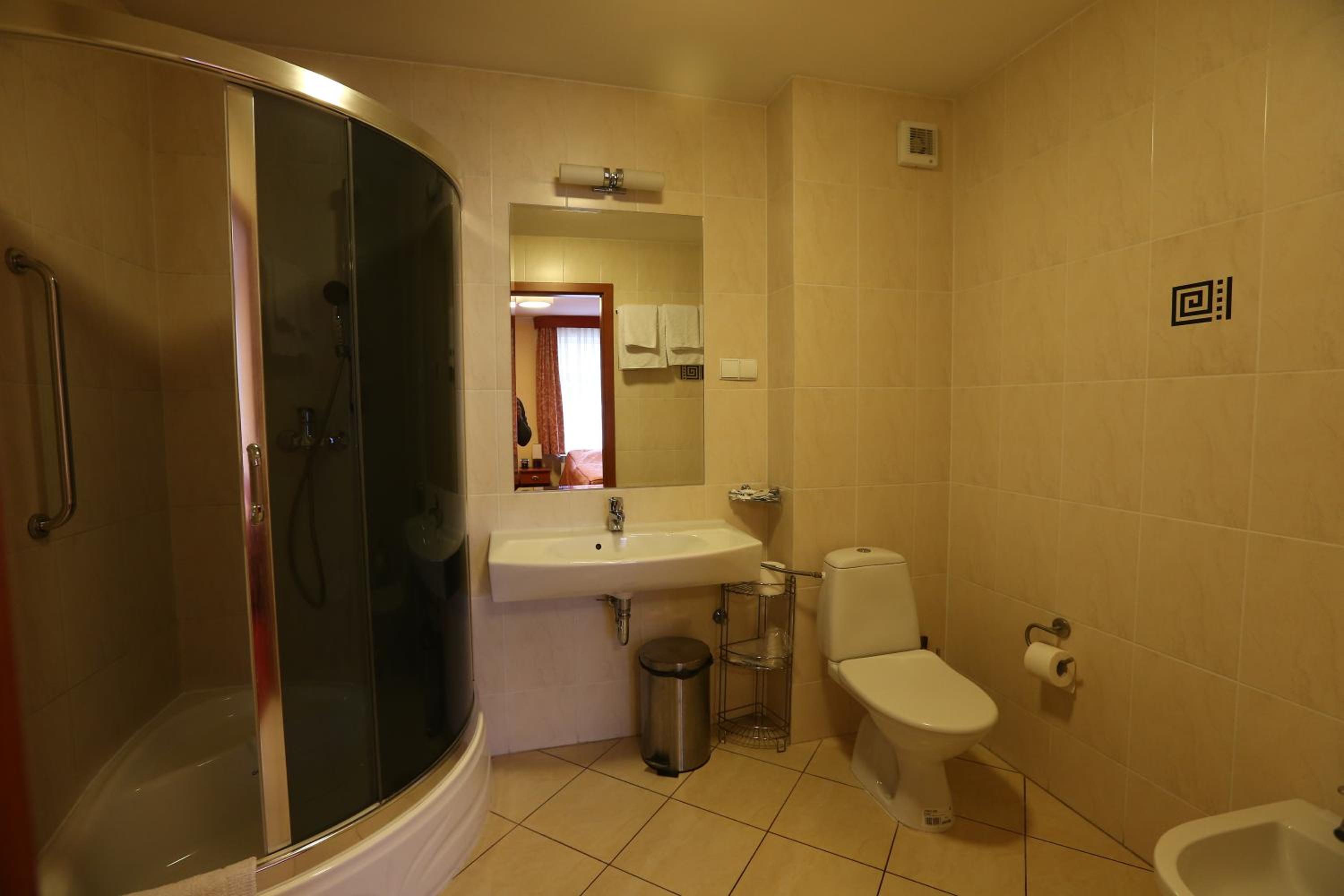 Quadruple Room - Photo 5