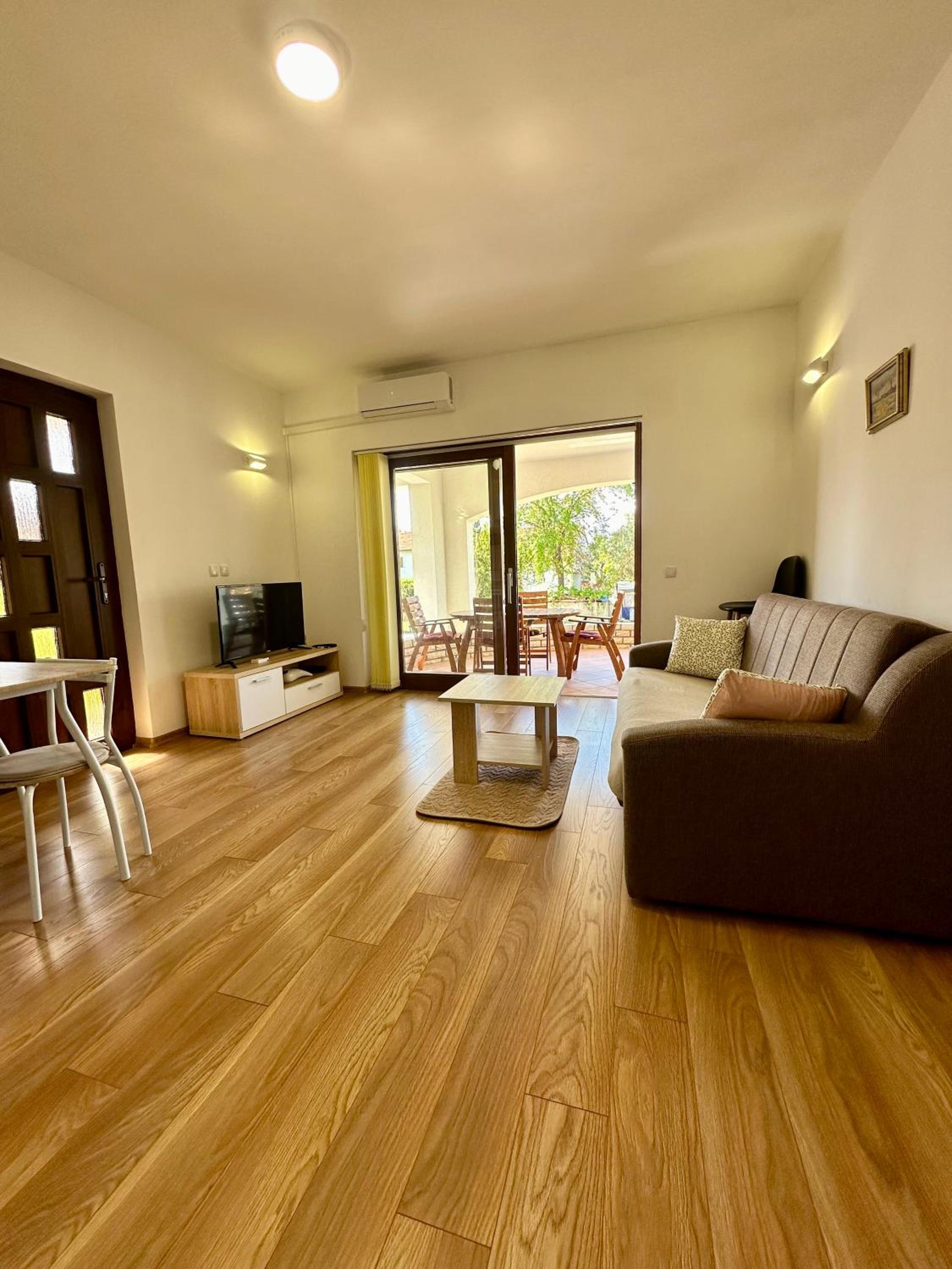 Apartment with Garden View