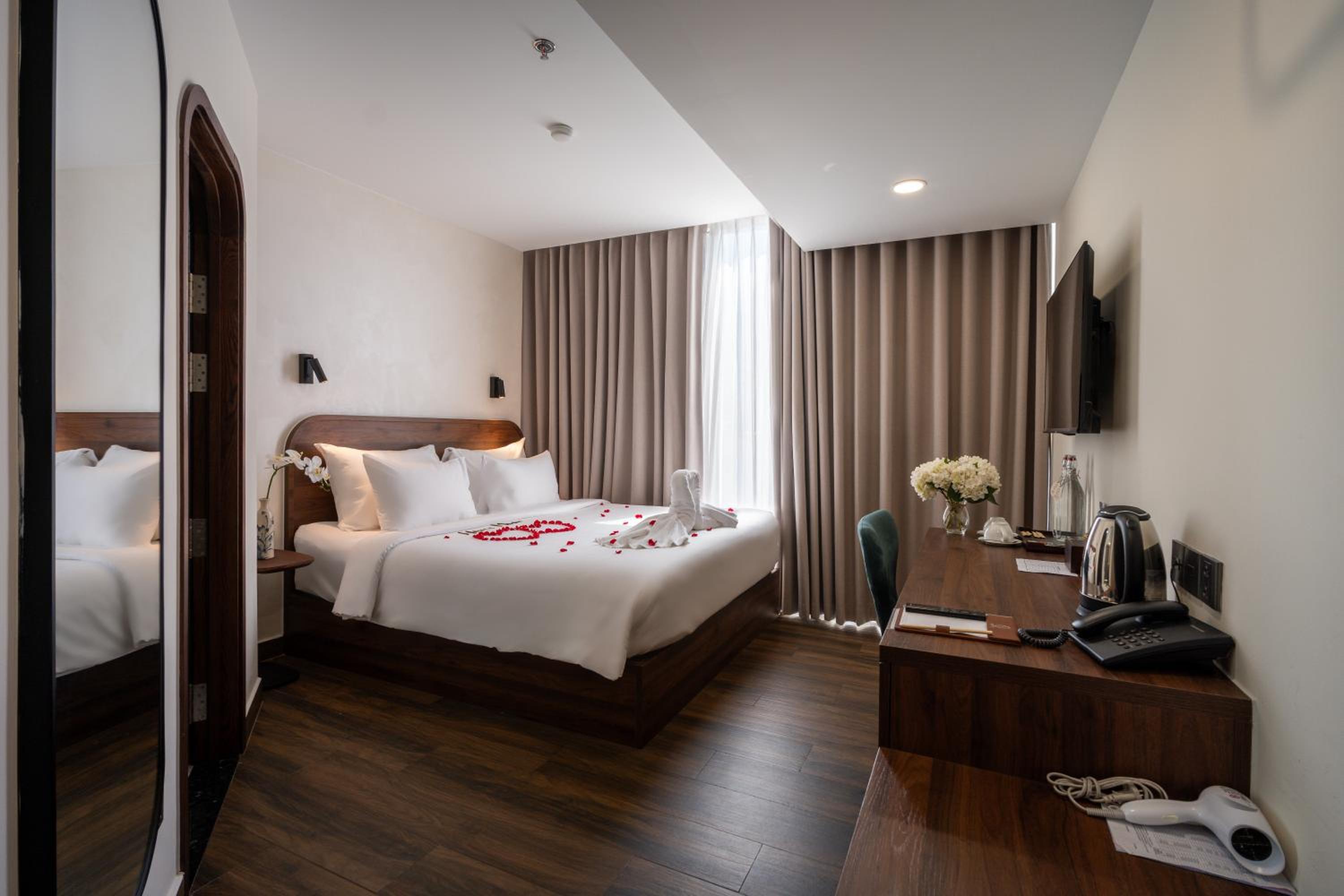 Executive King Room - City View photo 2