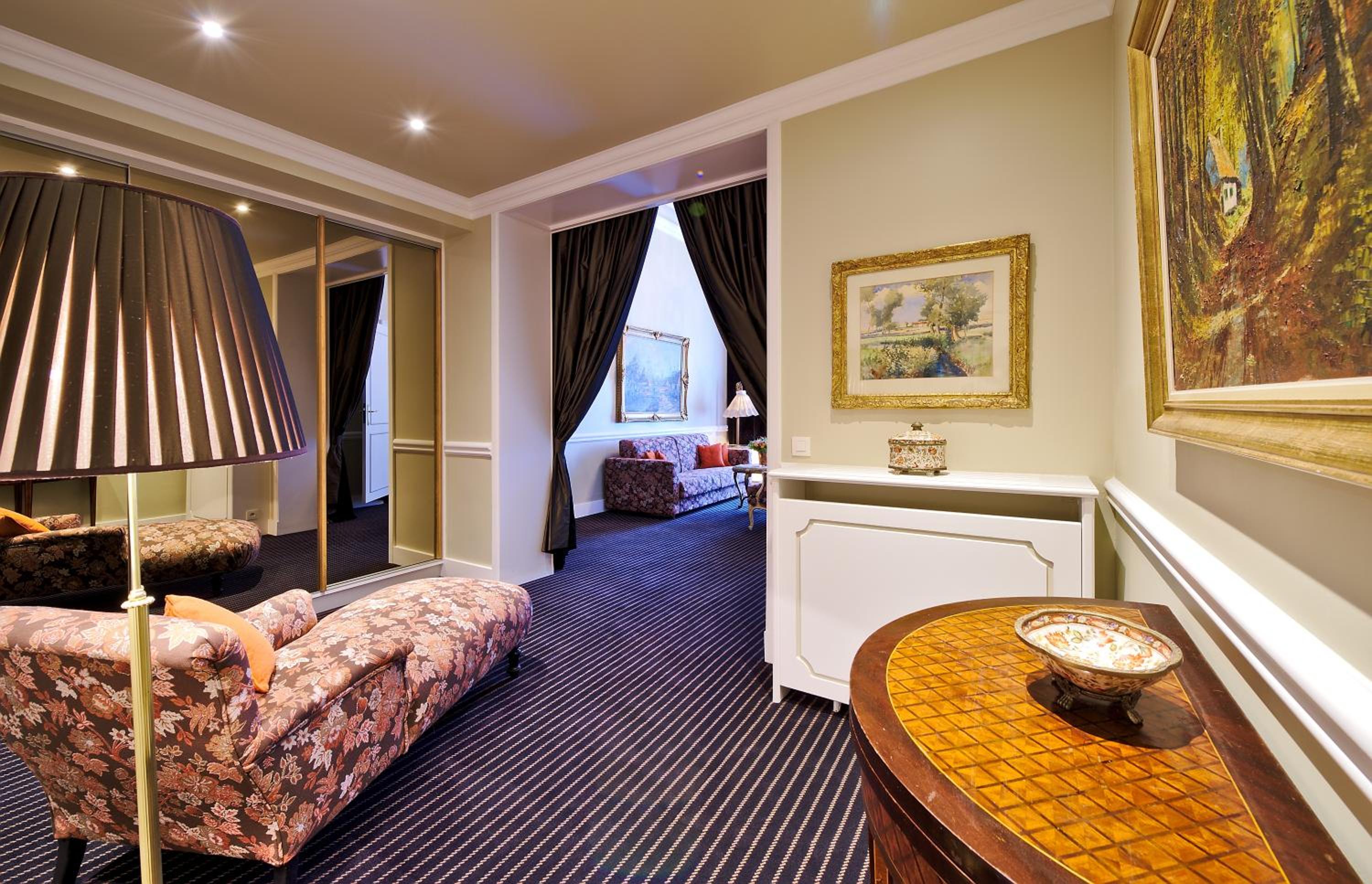 Suite - Photo 8