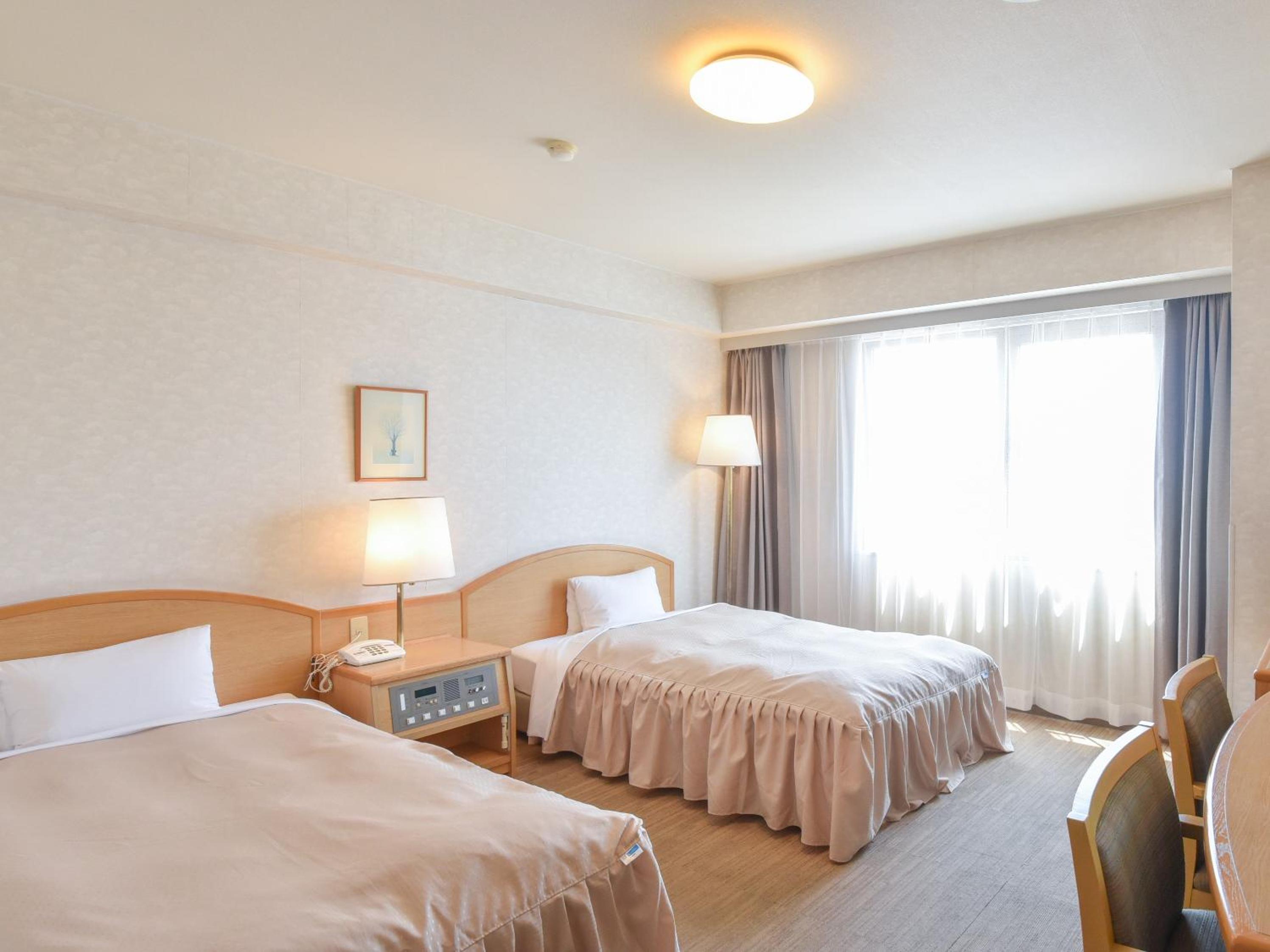 Twin Room - Non-Smoking photo 1
