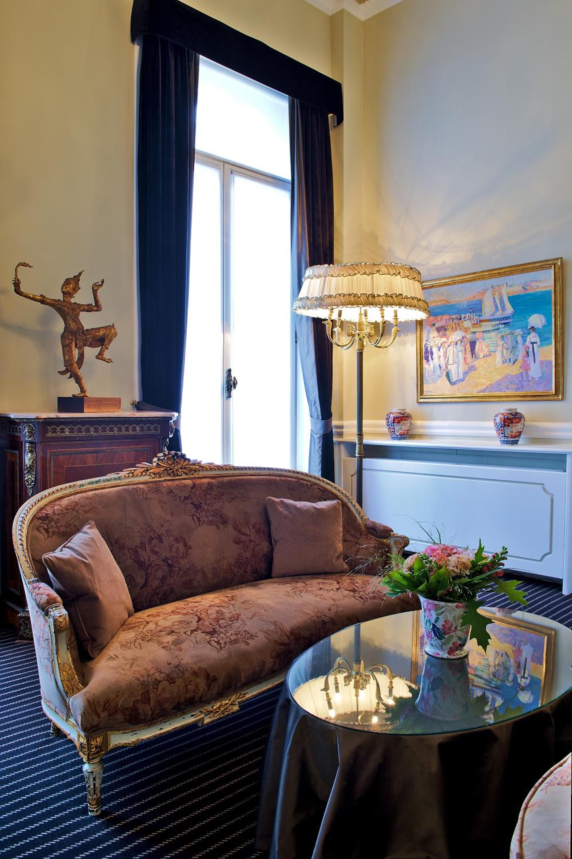 Suite - Photo 19