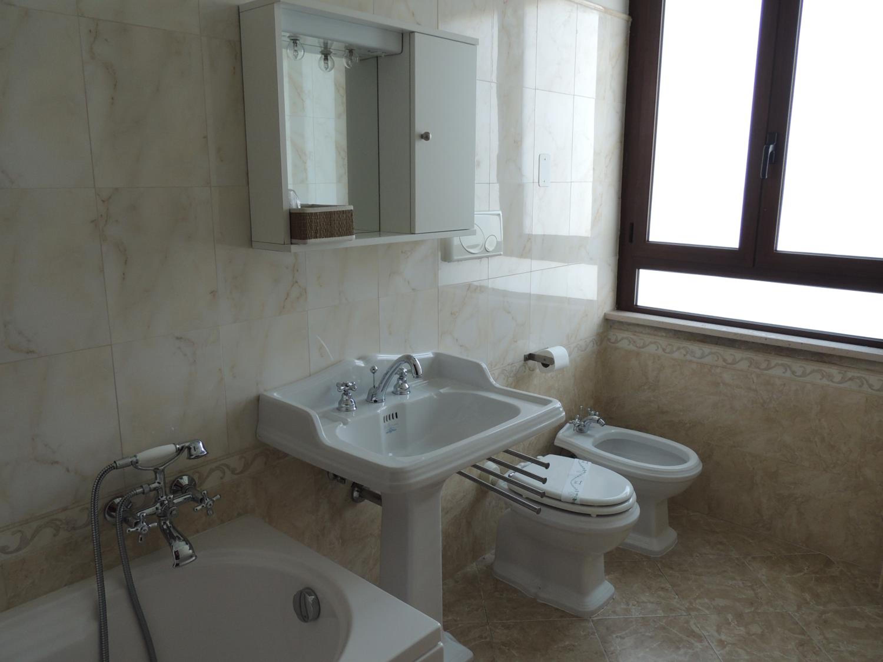 Triple Room - Photo 7