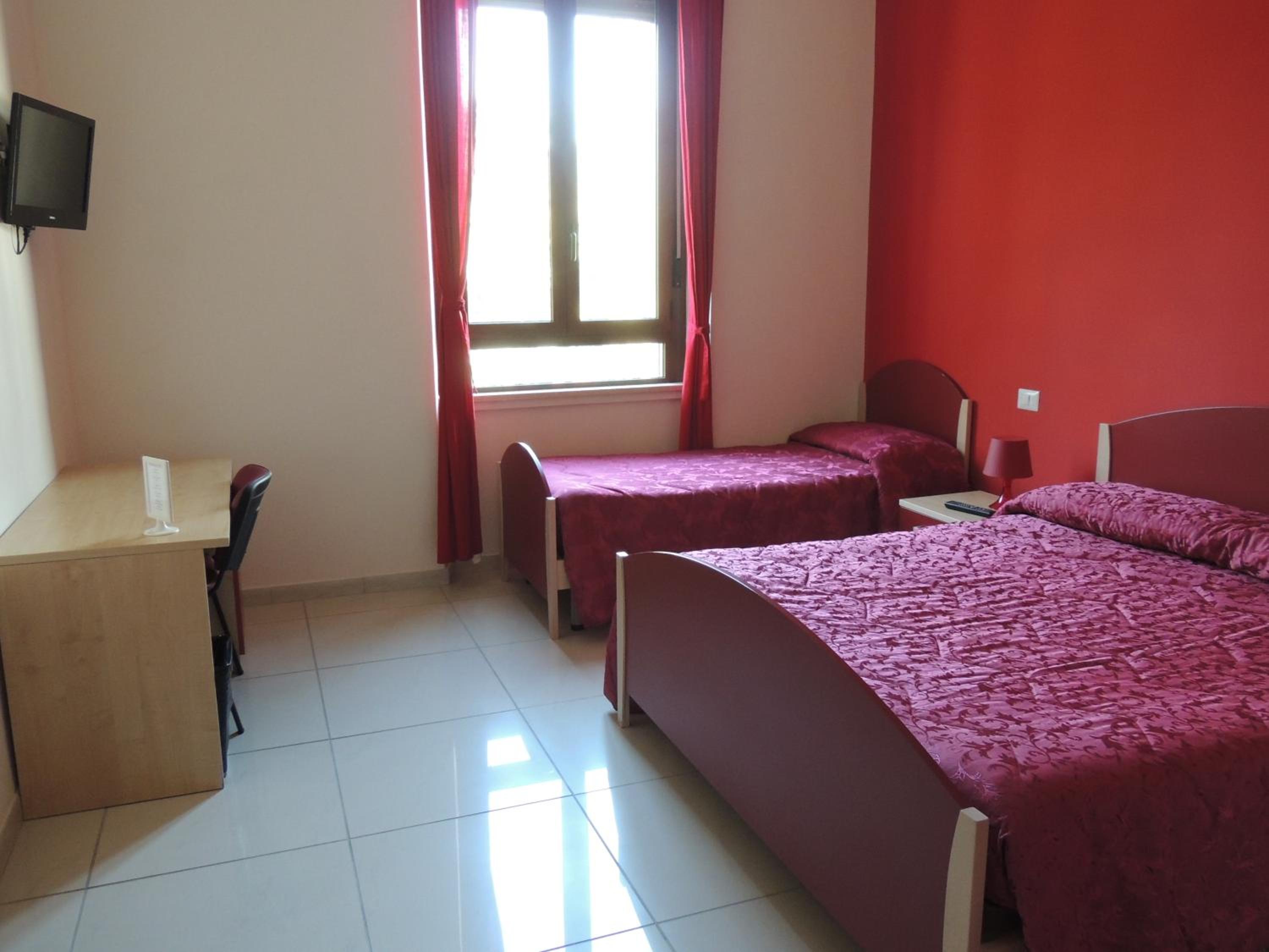 Triple Room - Photo 6