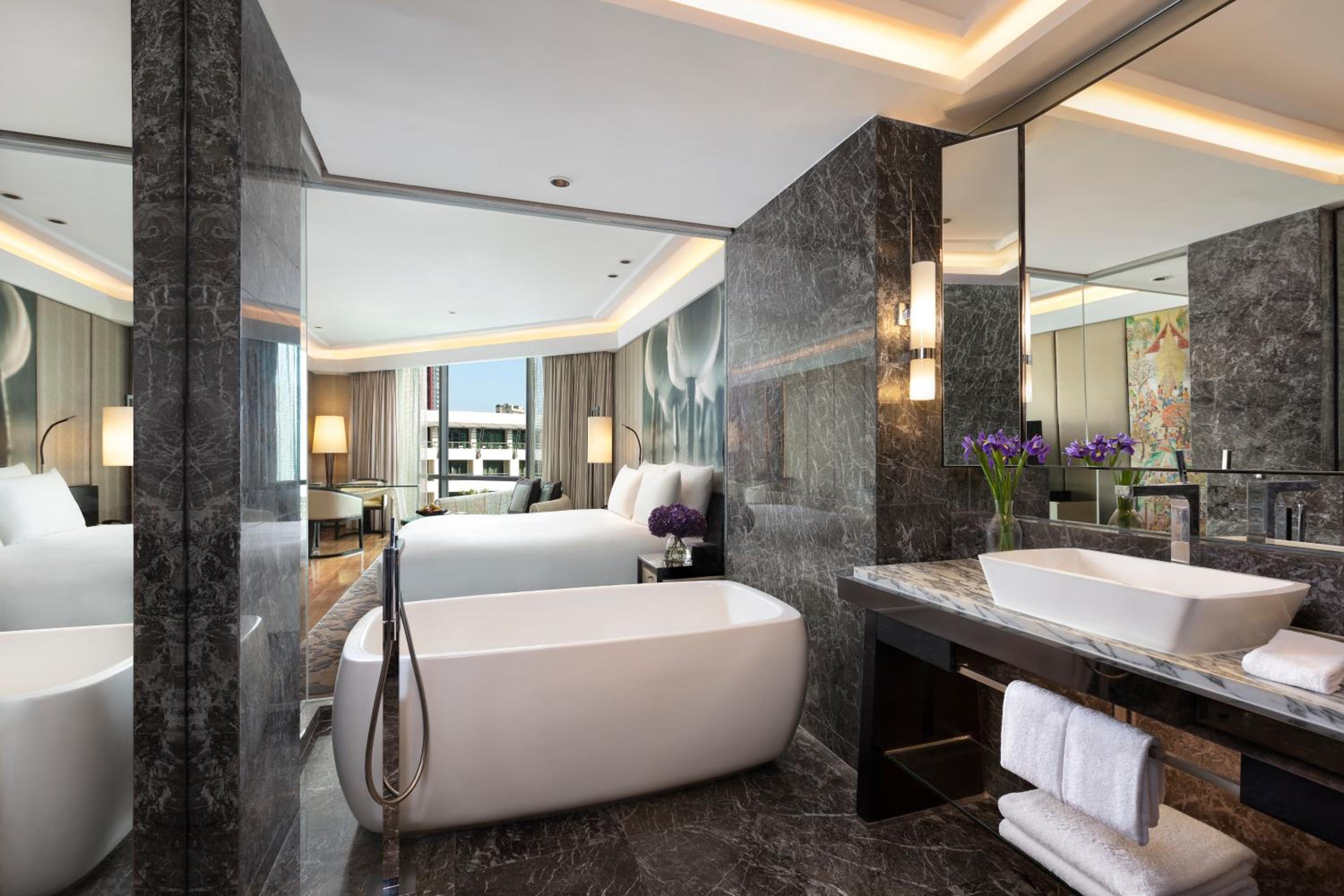 Executive Suite with Lounge Access (Non Smoking)