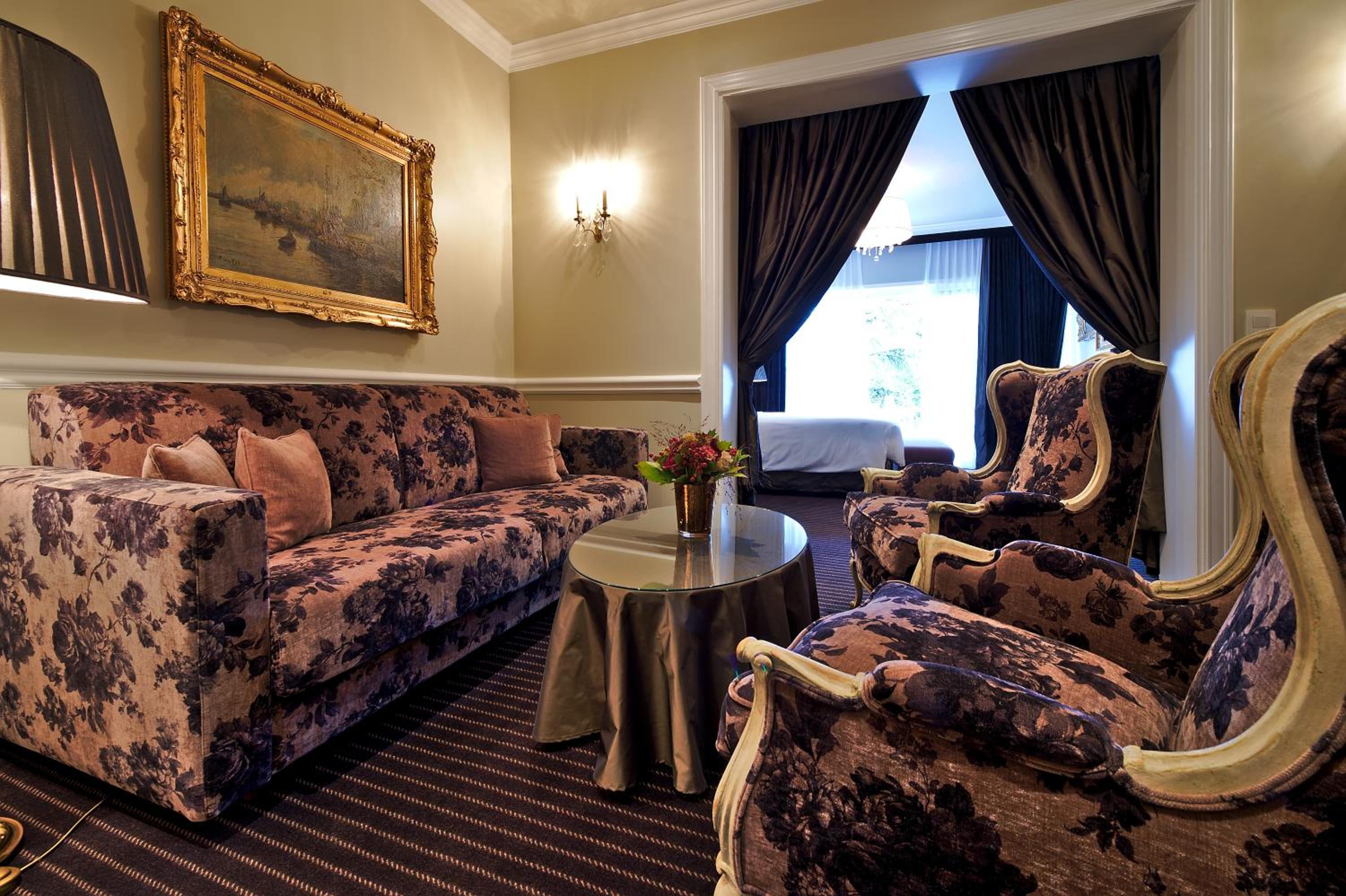 Deluxe Double or Twin Room - Photo 9