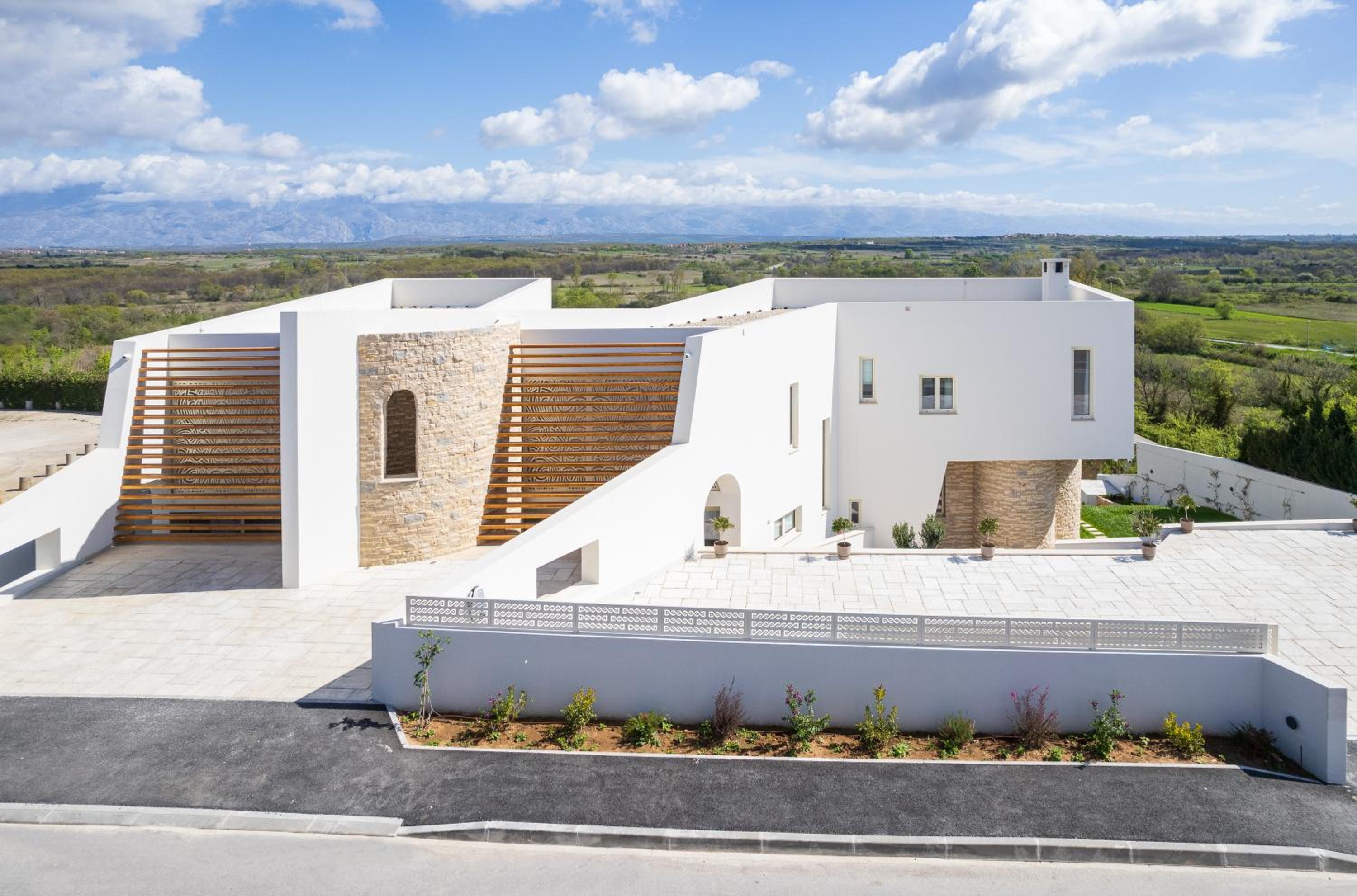 Villa photo 2