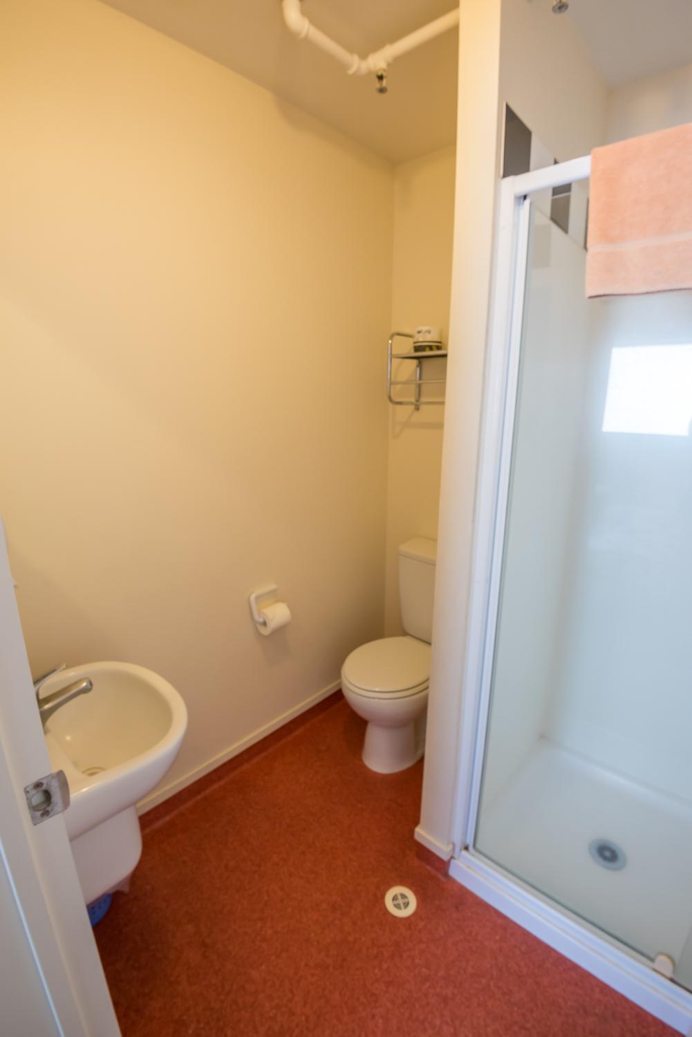 Small Twin Room - Photo 3