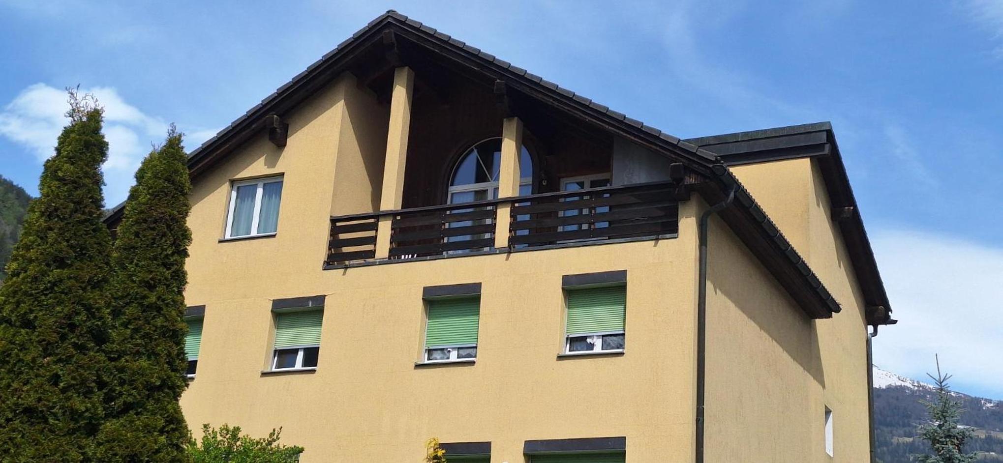 Three-Bedroom Apartment with Mountain View photo 1