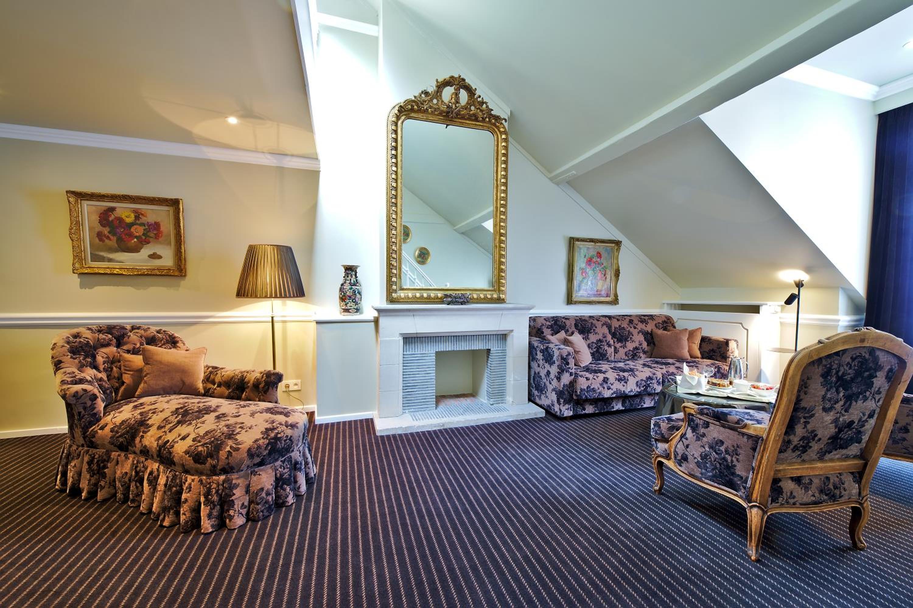 Suite - Photo 16