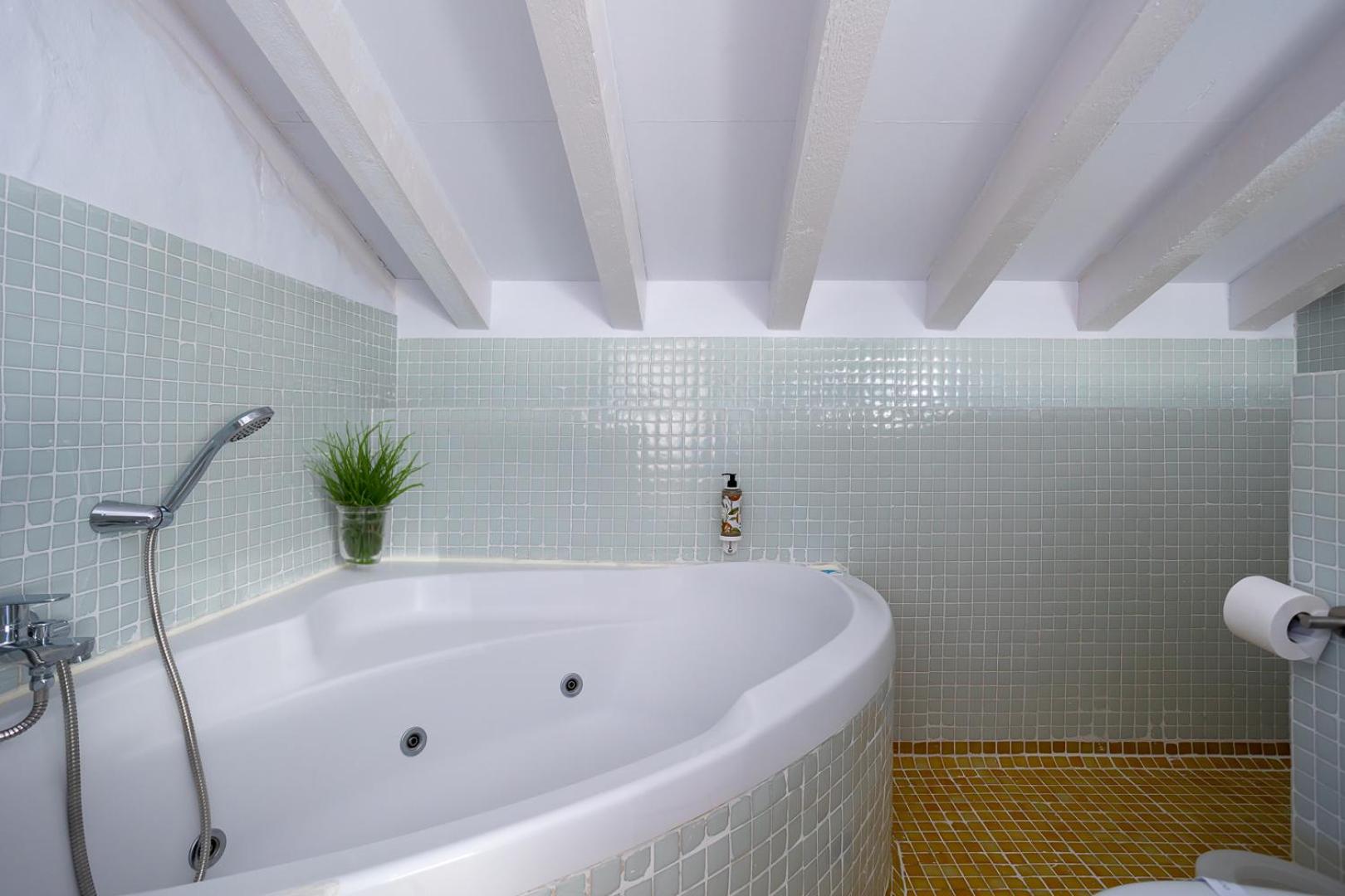 Double Room with Spa Bath photo 3