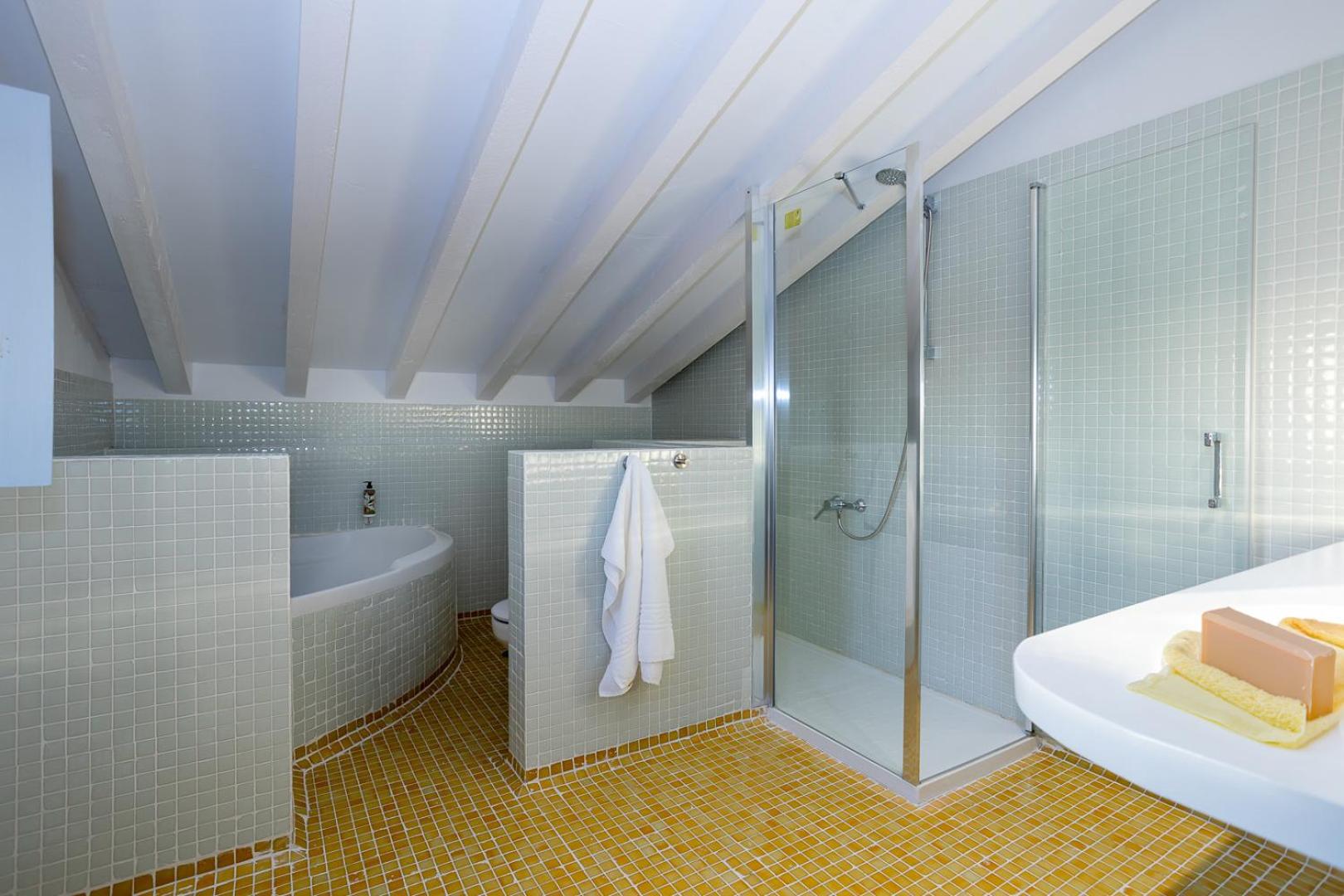 Double Room with Spa Bath photo 2
