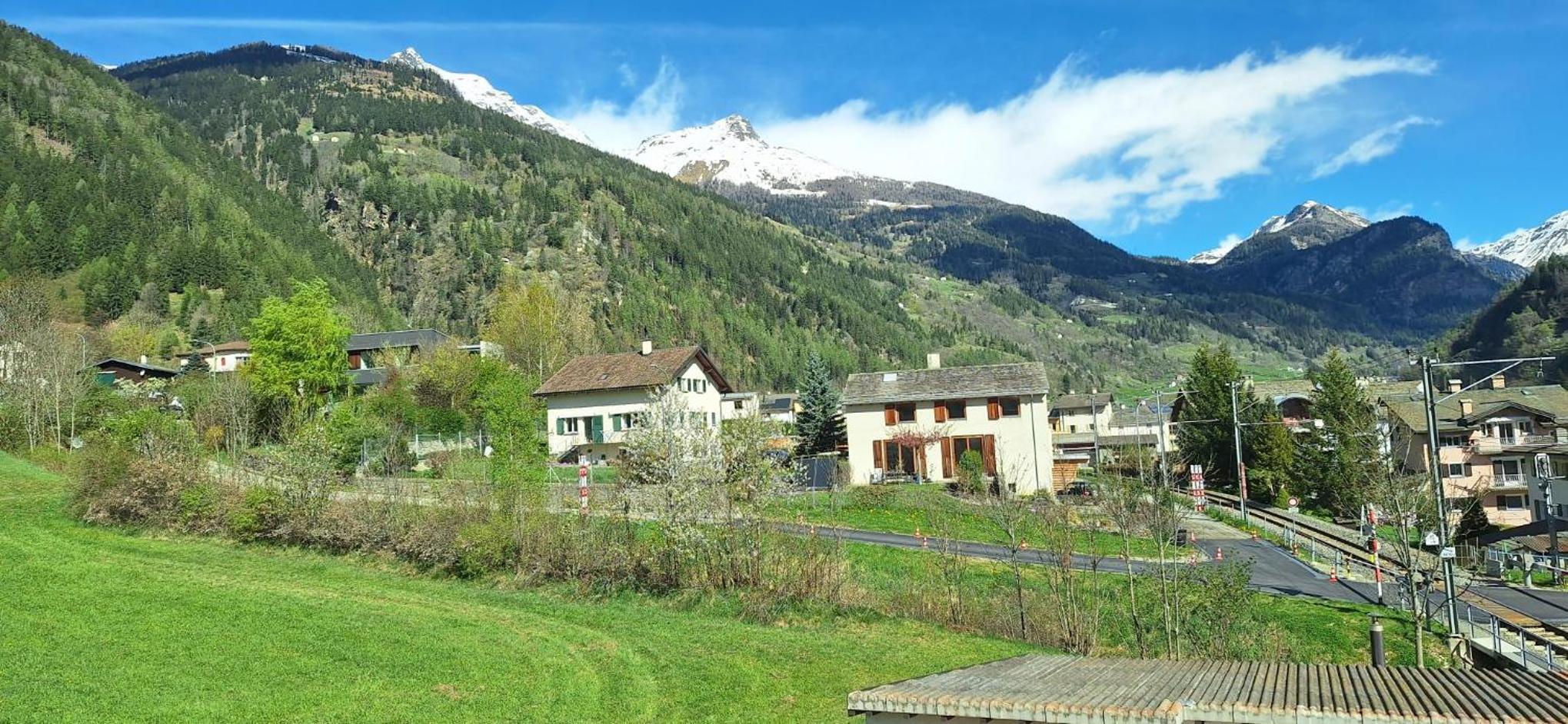 Three-Bedroom Apartment with Mountain View photo 3