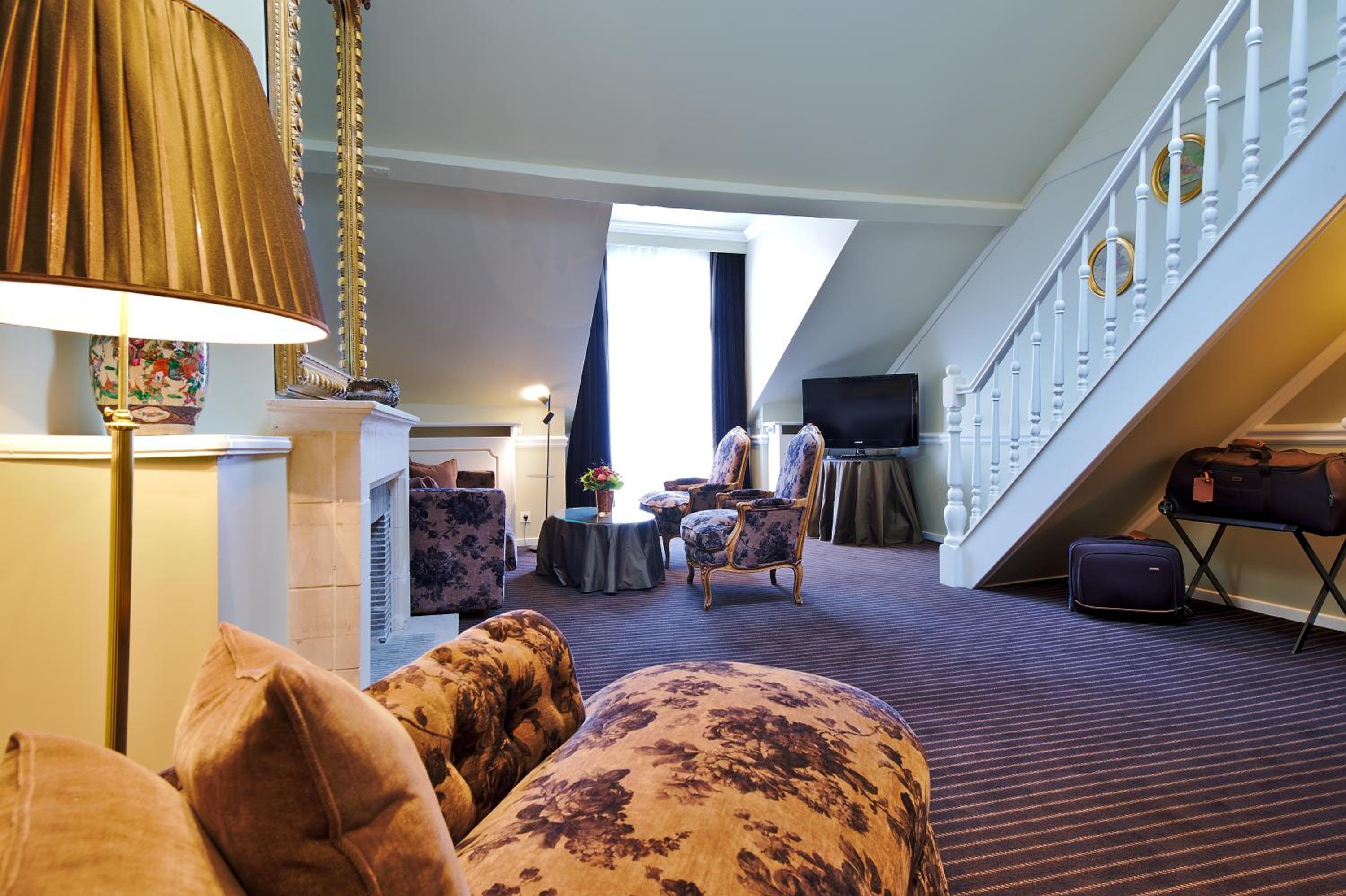 Suite - Photo 13