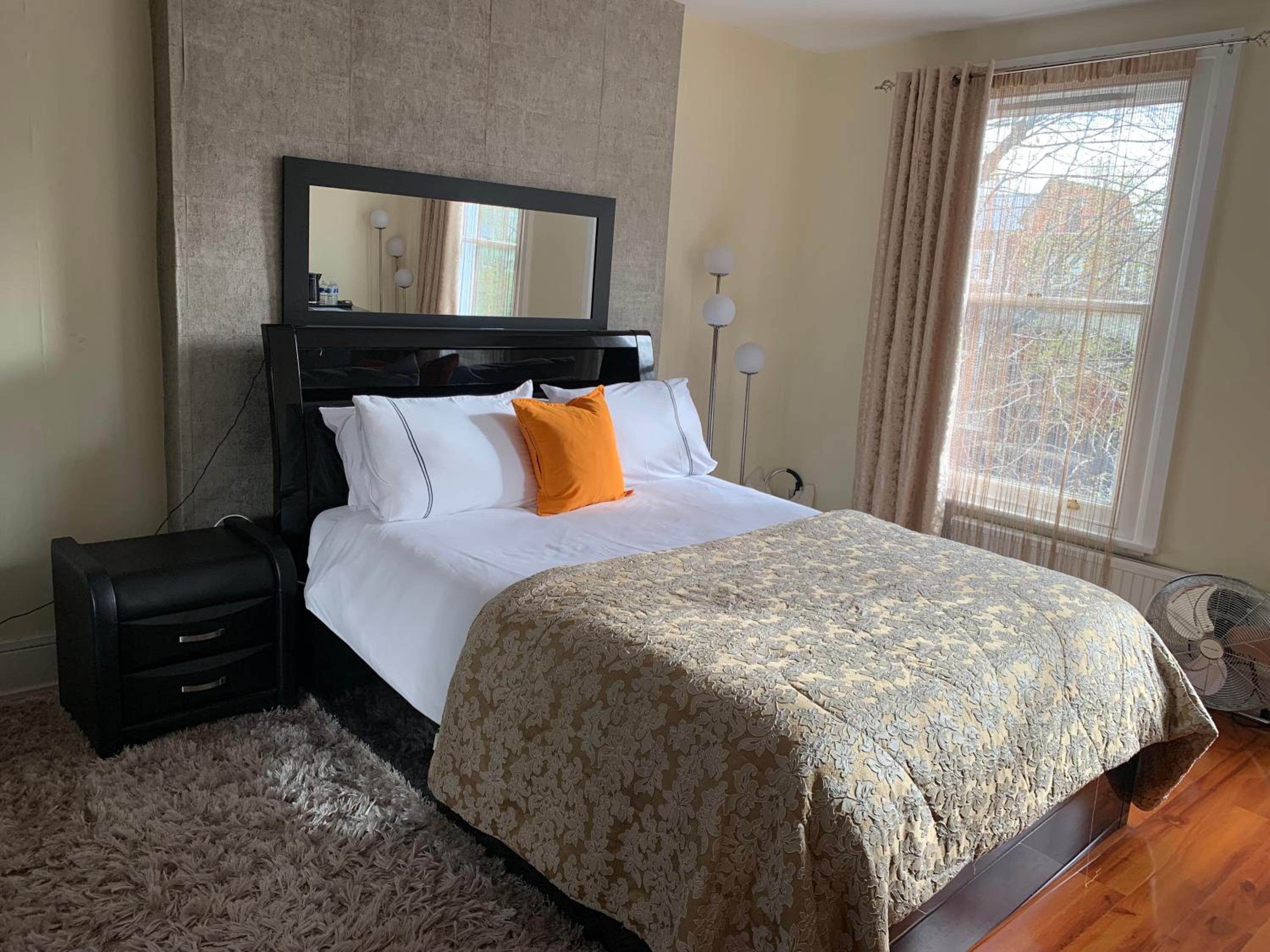 Deluxe King Room photo 1