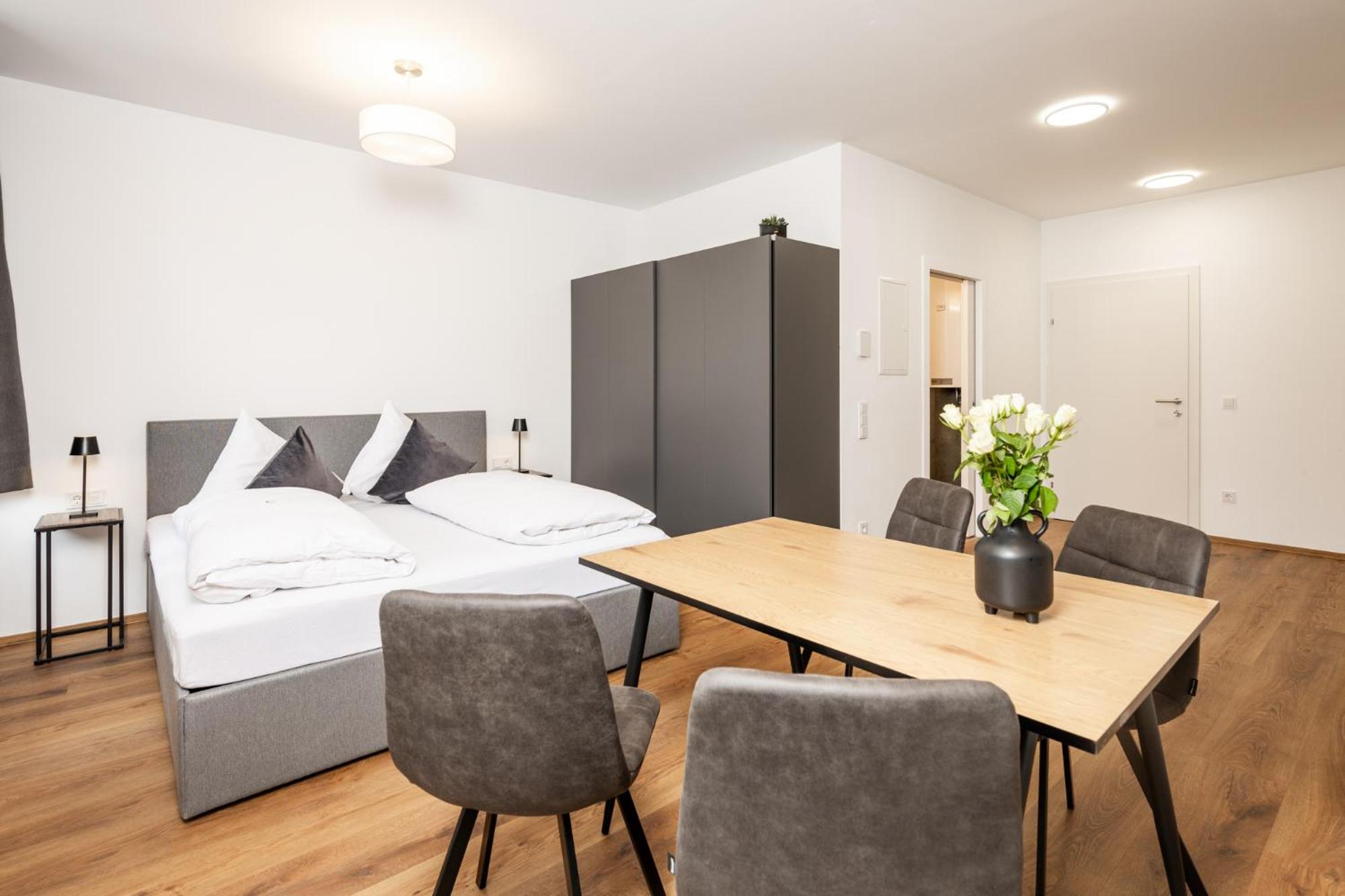 One-Bedroom Apartment with City View photo 1