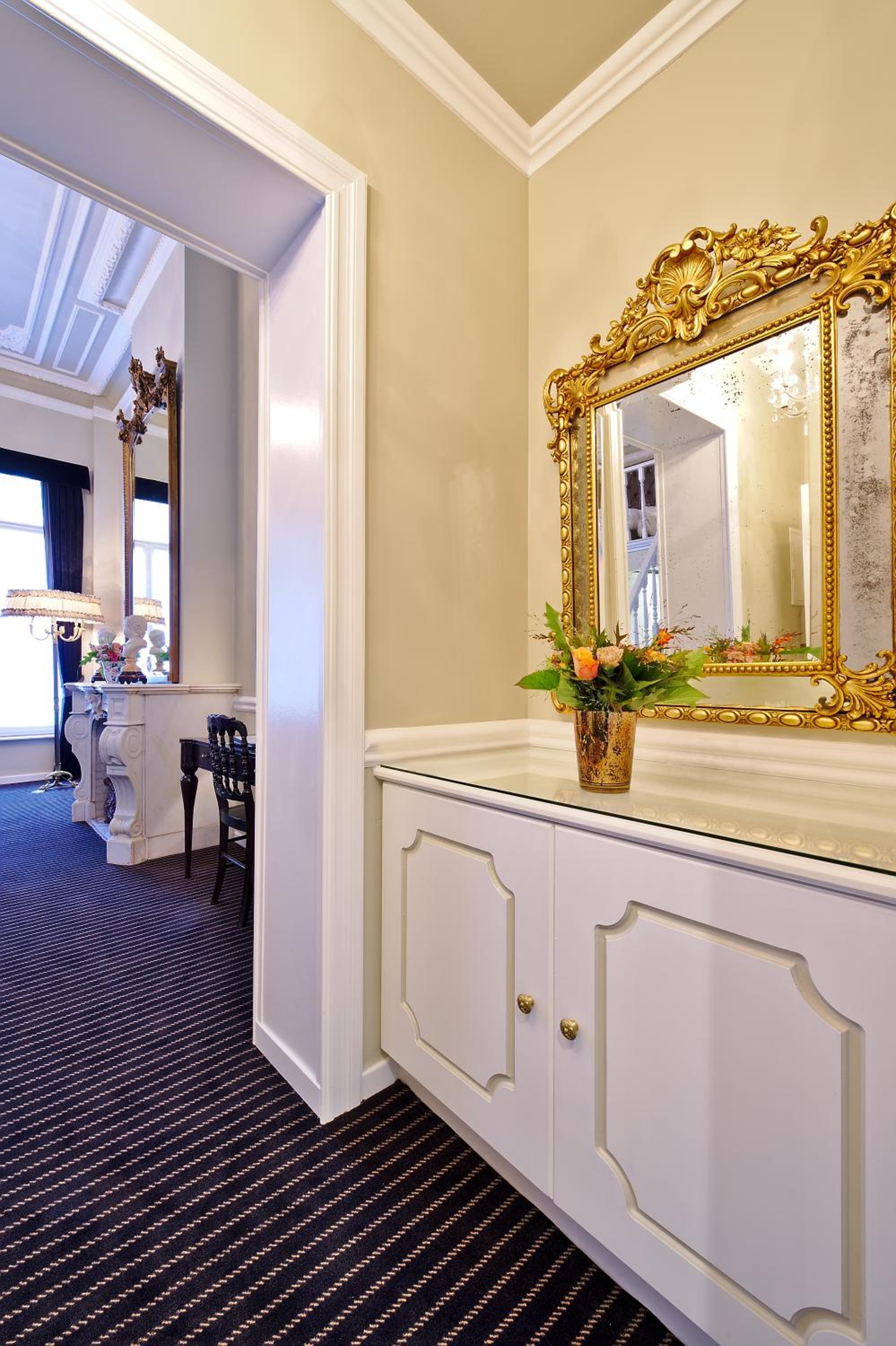 Suite - Photo 18