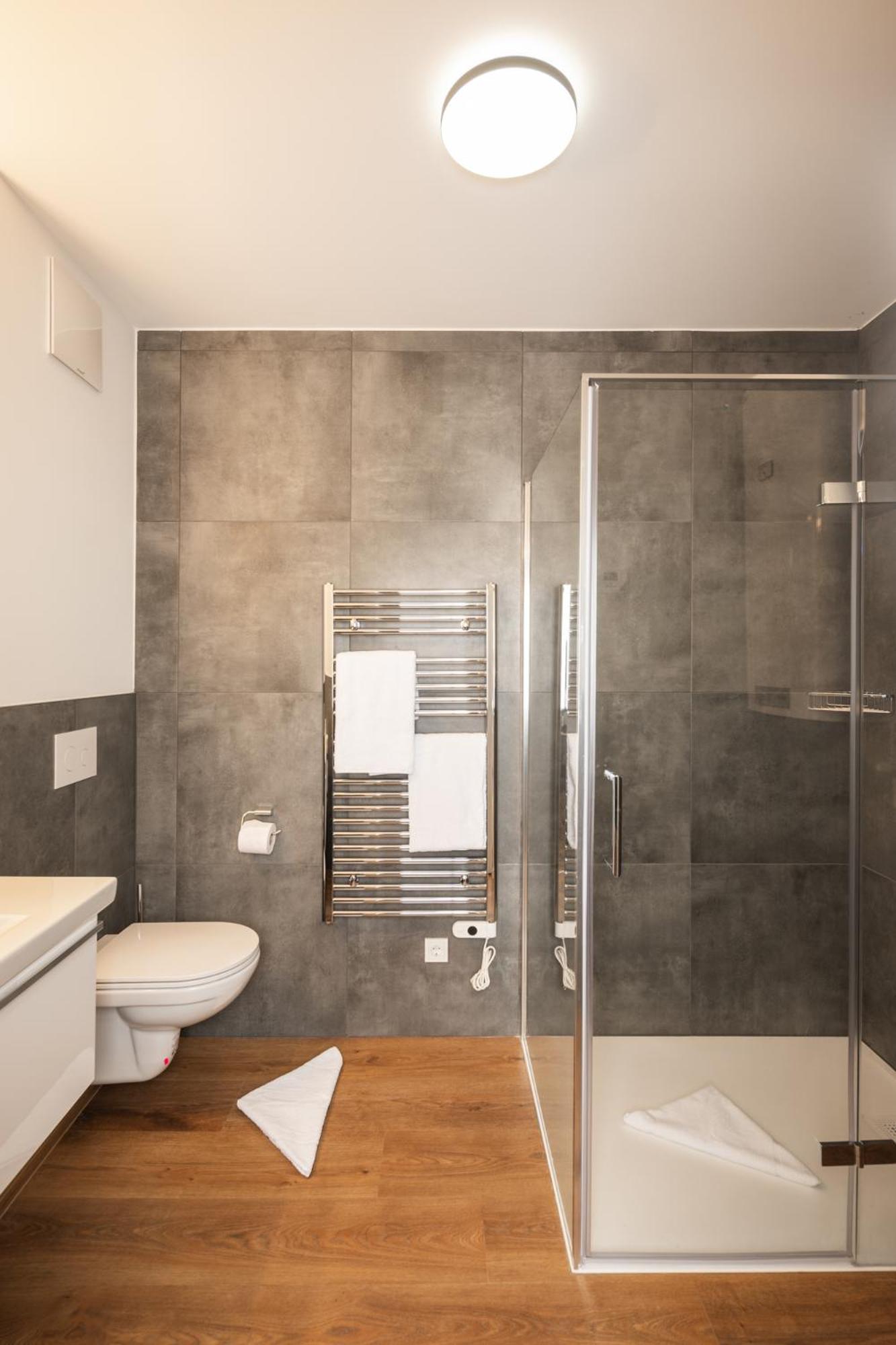 One-Bedroom Apartment with City View photo 2