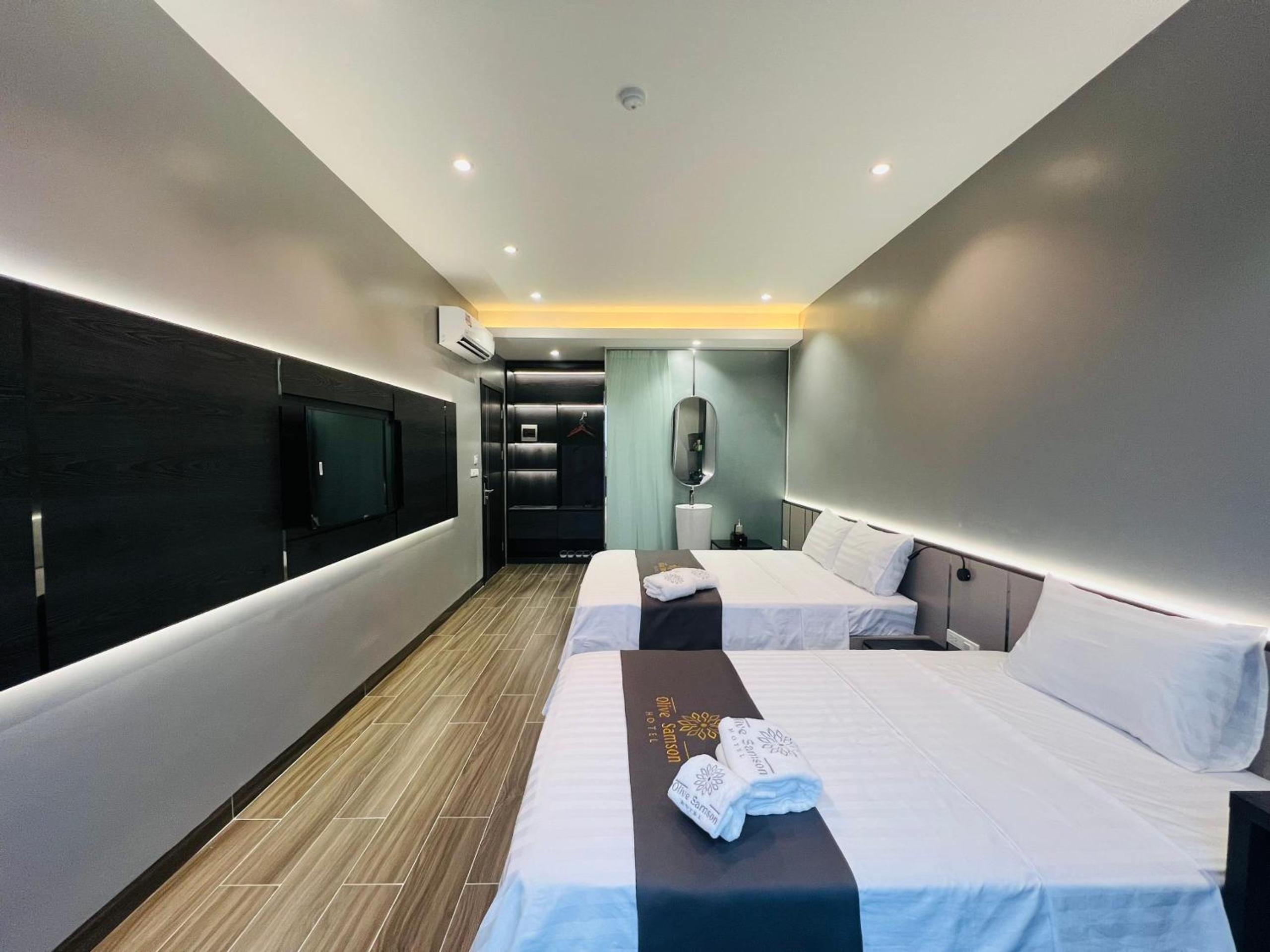 Family Room with Balcony photo 3