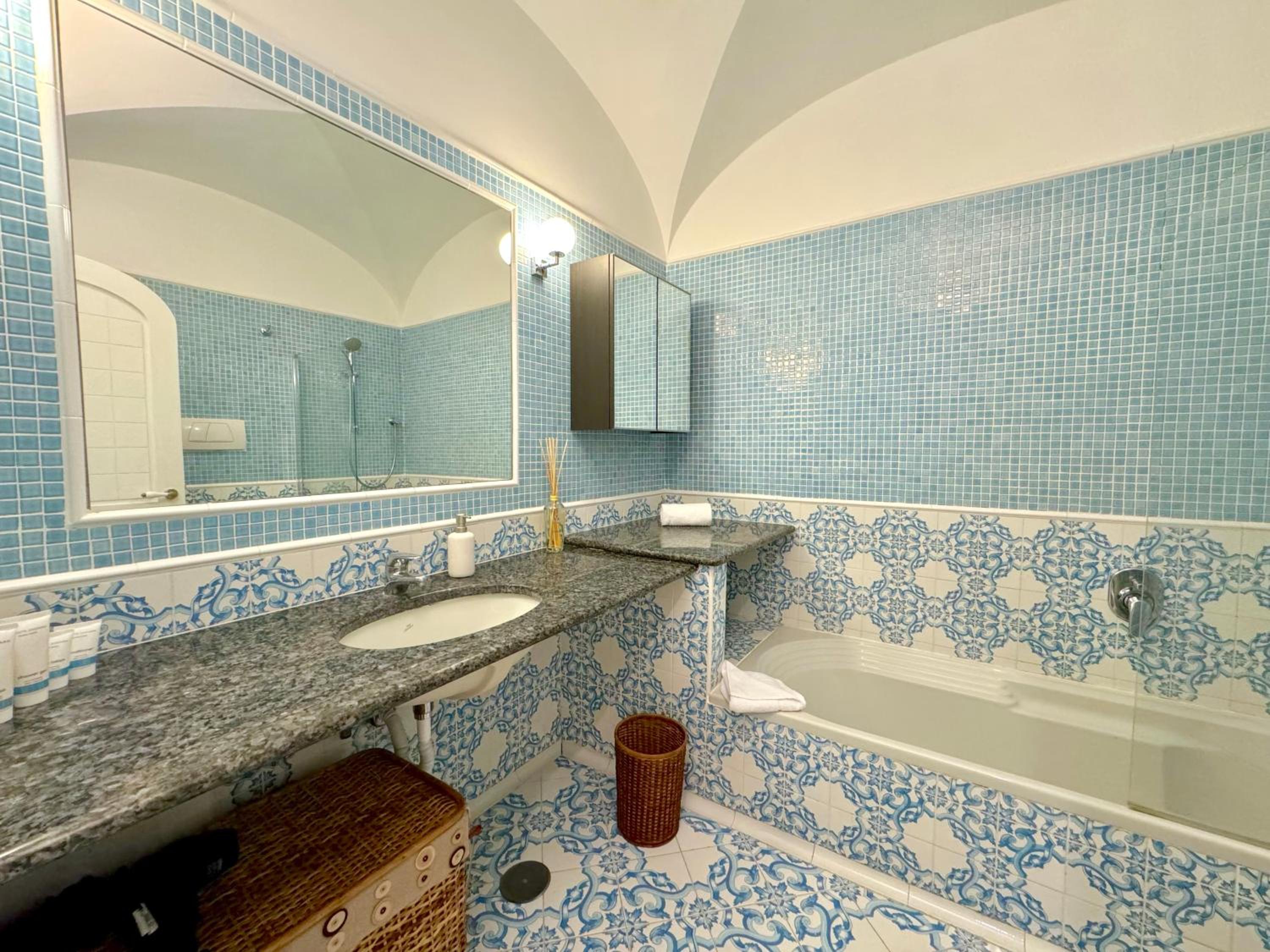 Two-Bedroom Apartment with Sea View photo 2