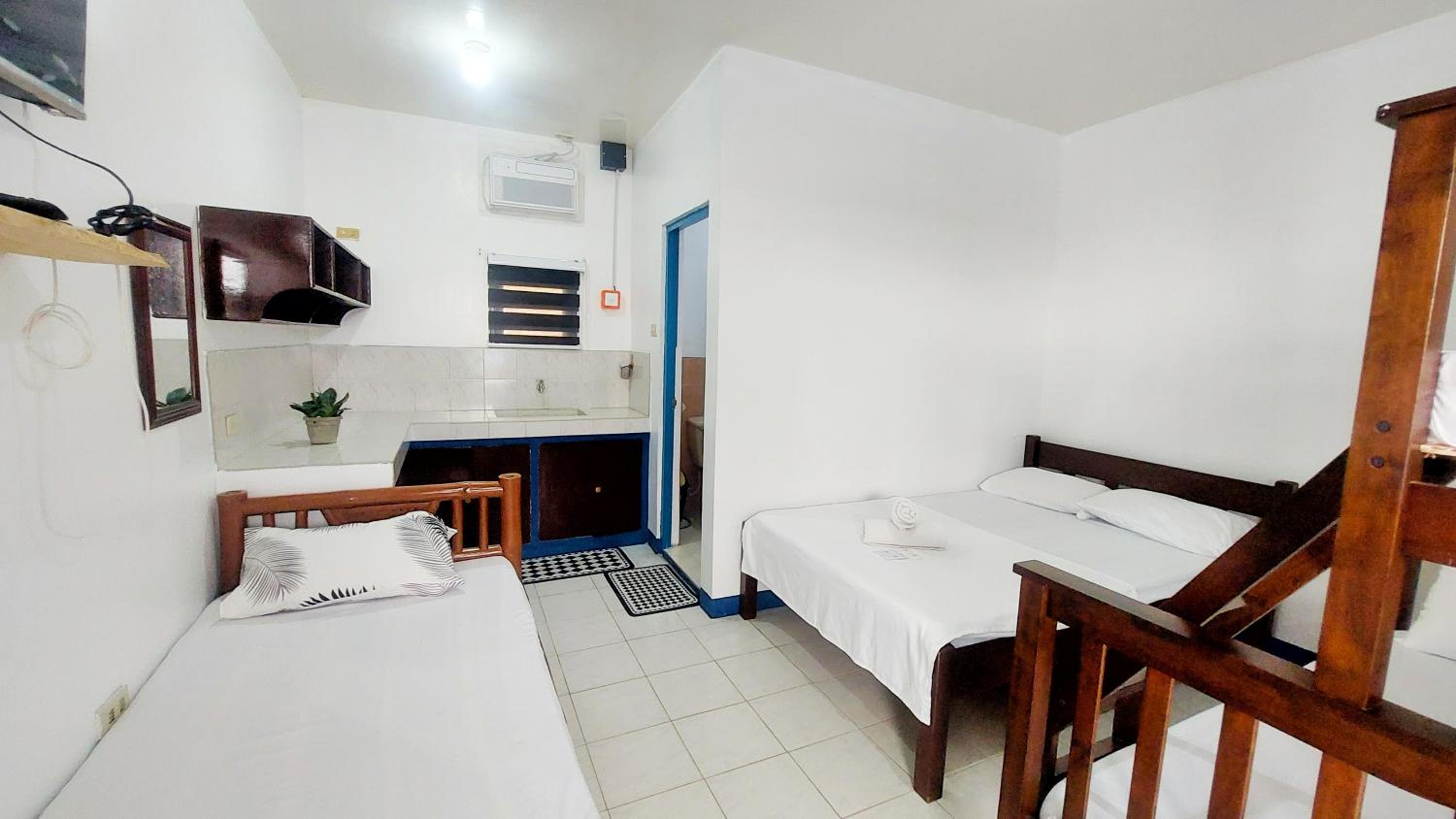 Family Room With Balcony photo 3