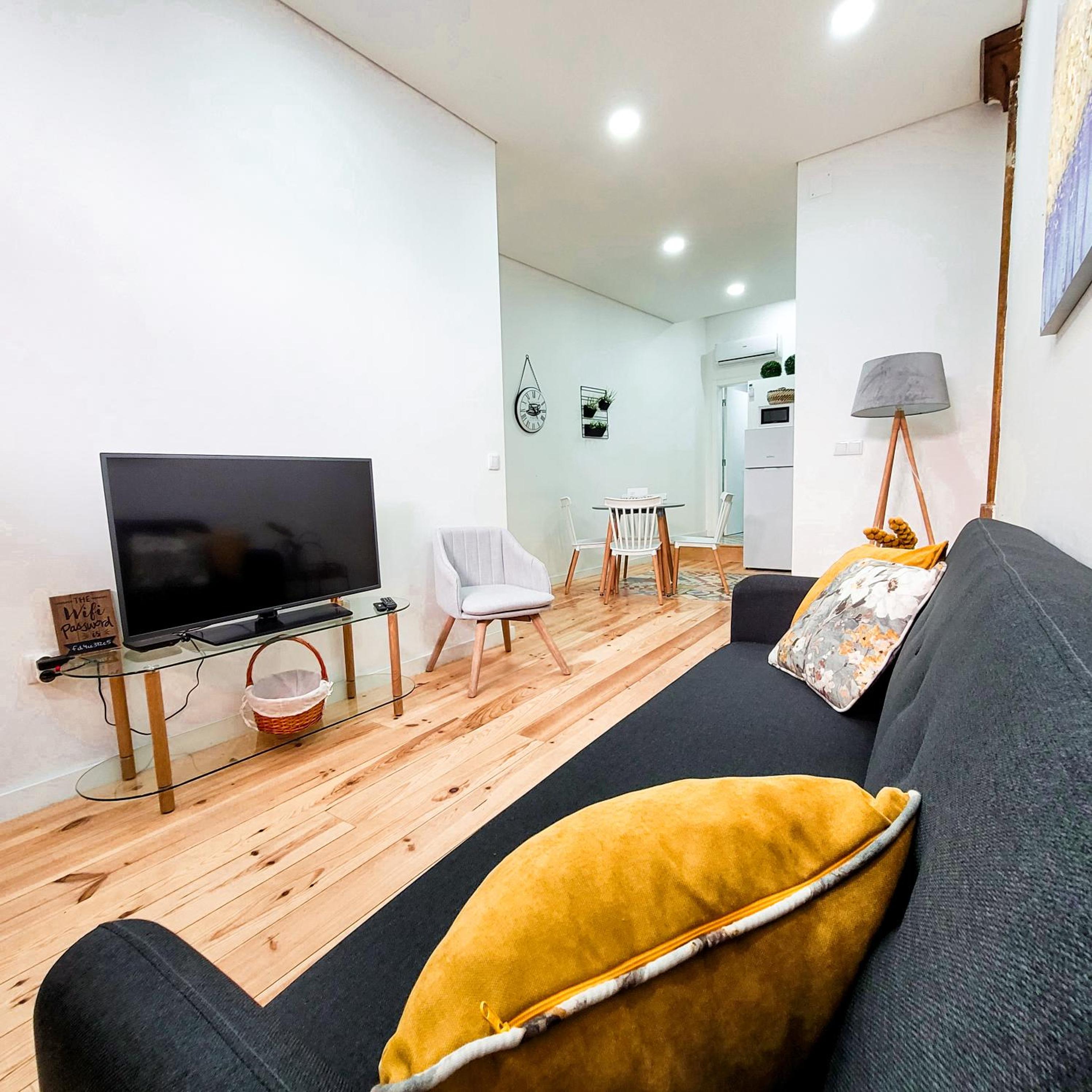 One-Bedroom Apartment photo 1