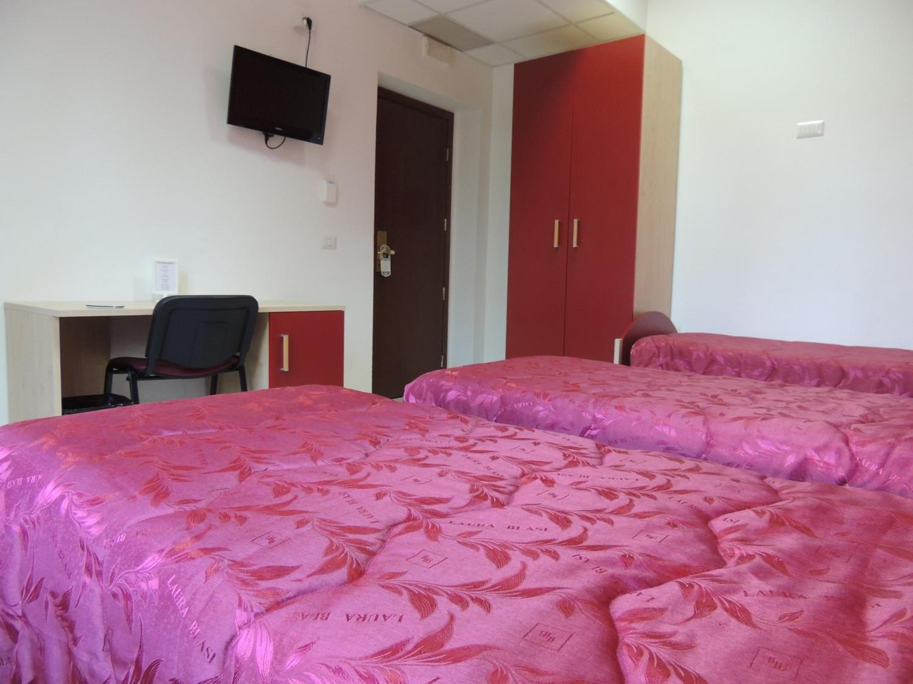 Triple Room - Photo 2
