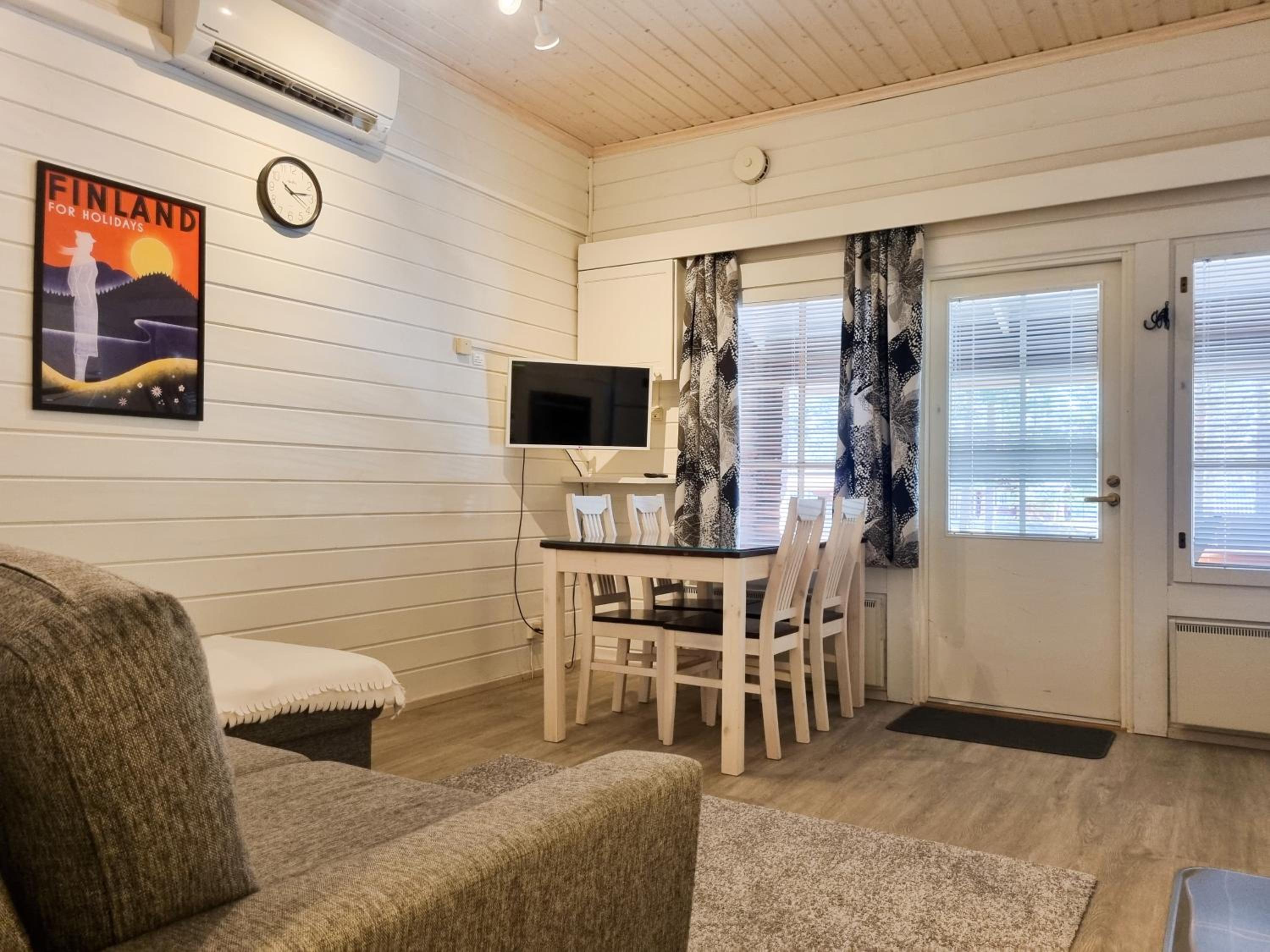 One-Bedroom Cottage with Sauna photo 2