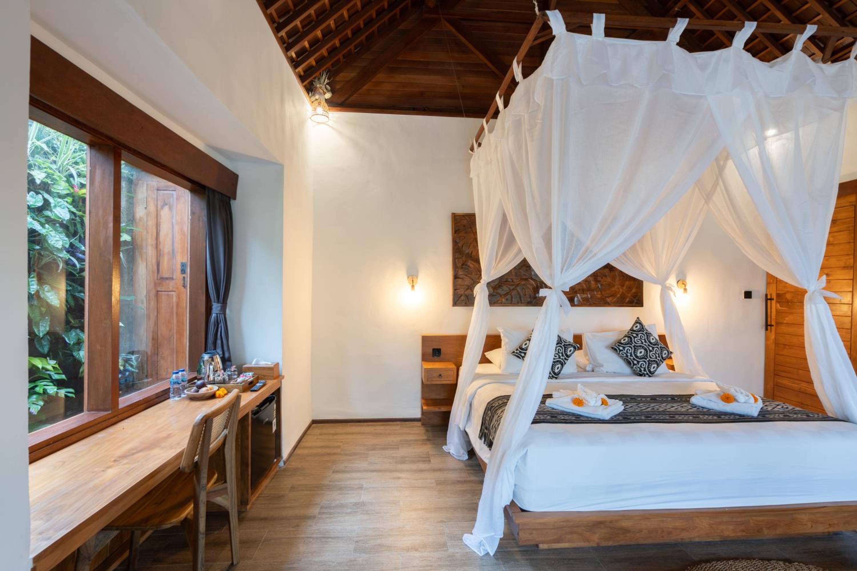 Double Room with Pool View photo 3