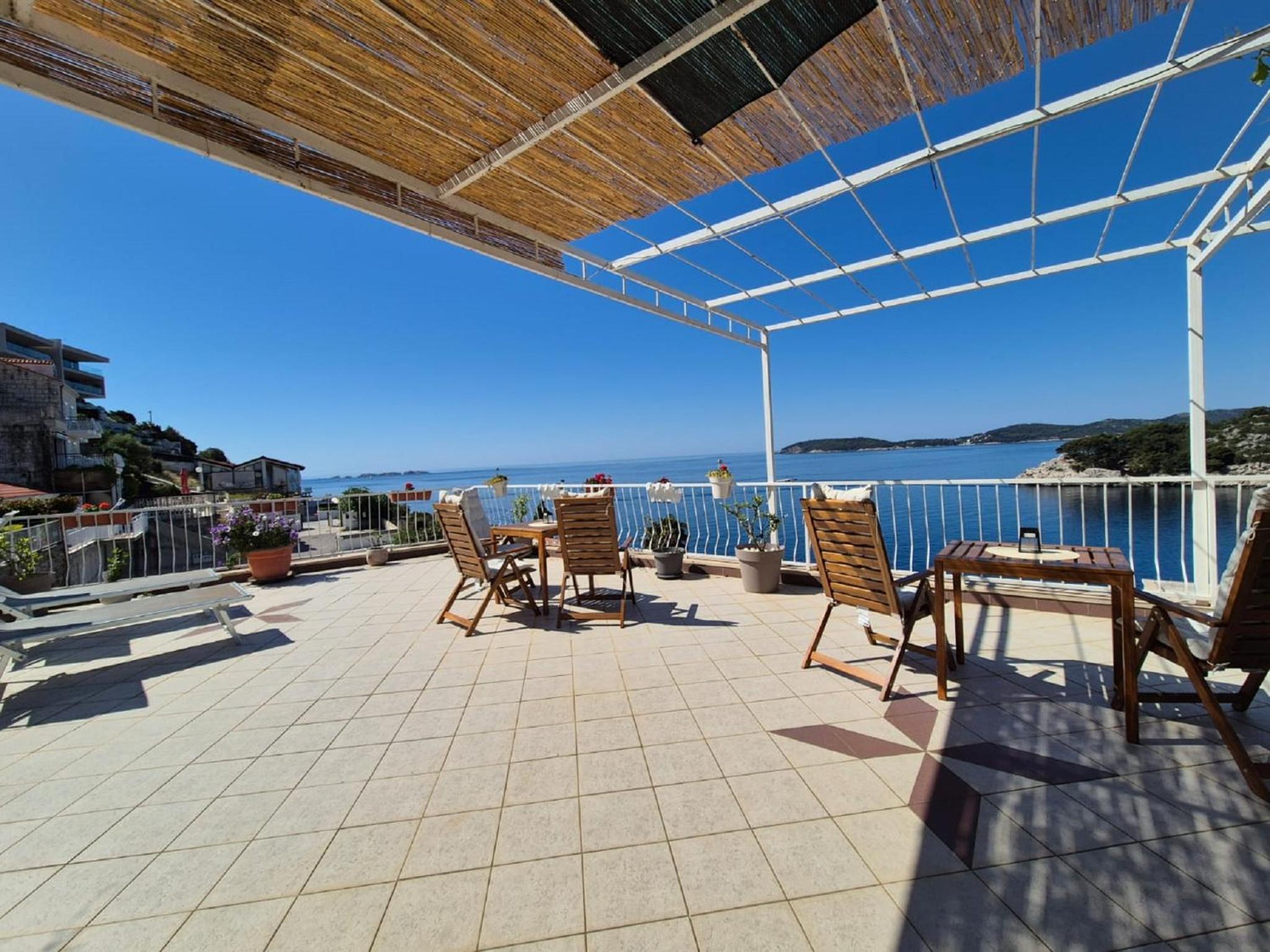 One-Bedroom Apartment with Sea View photo 3