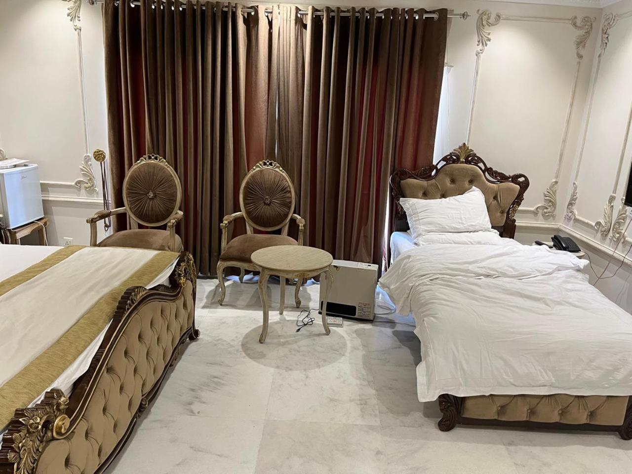Deluxe Double Room (2 Adults + 1 Child) photo 1