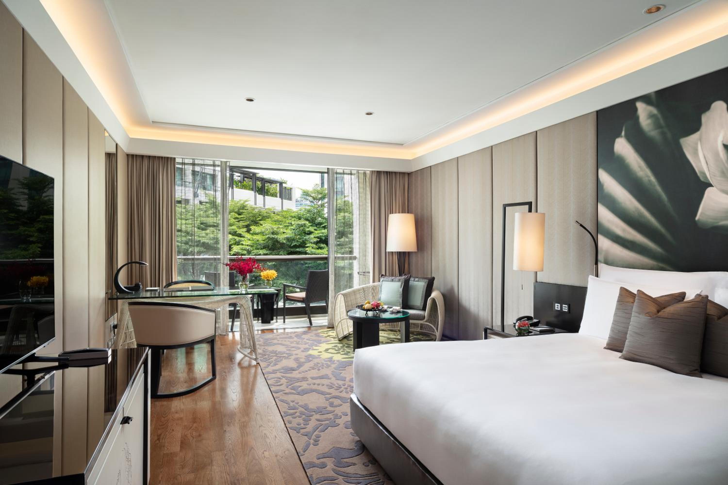 Premier King Room with One King Bed (Non Smoking)