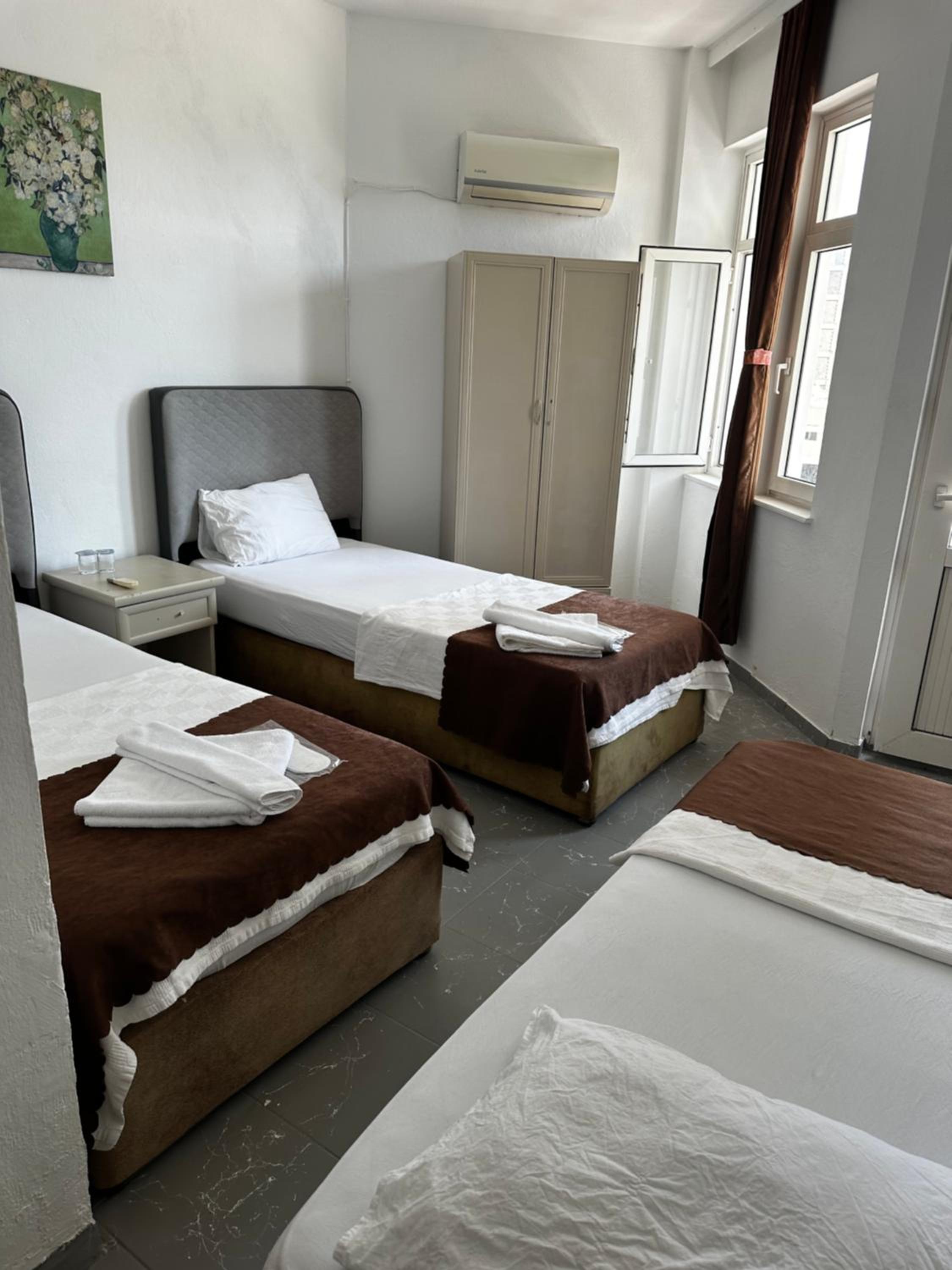 Budget Twin Room - Photo 14
