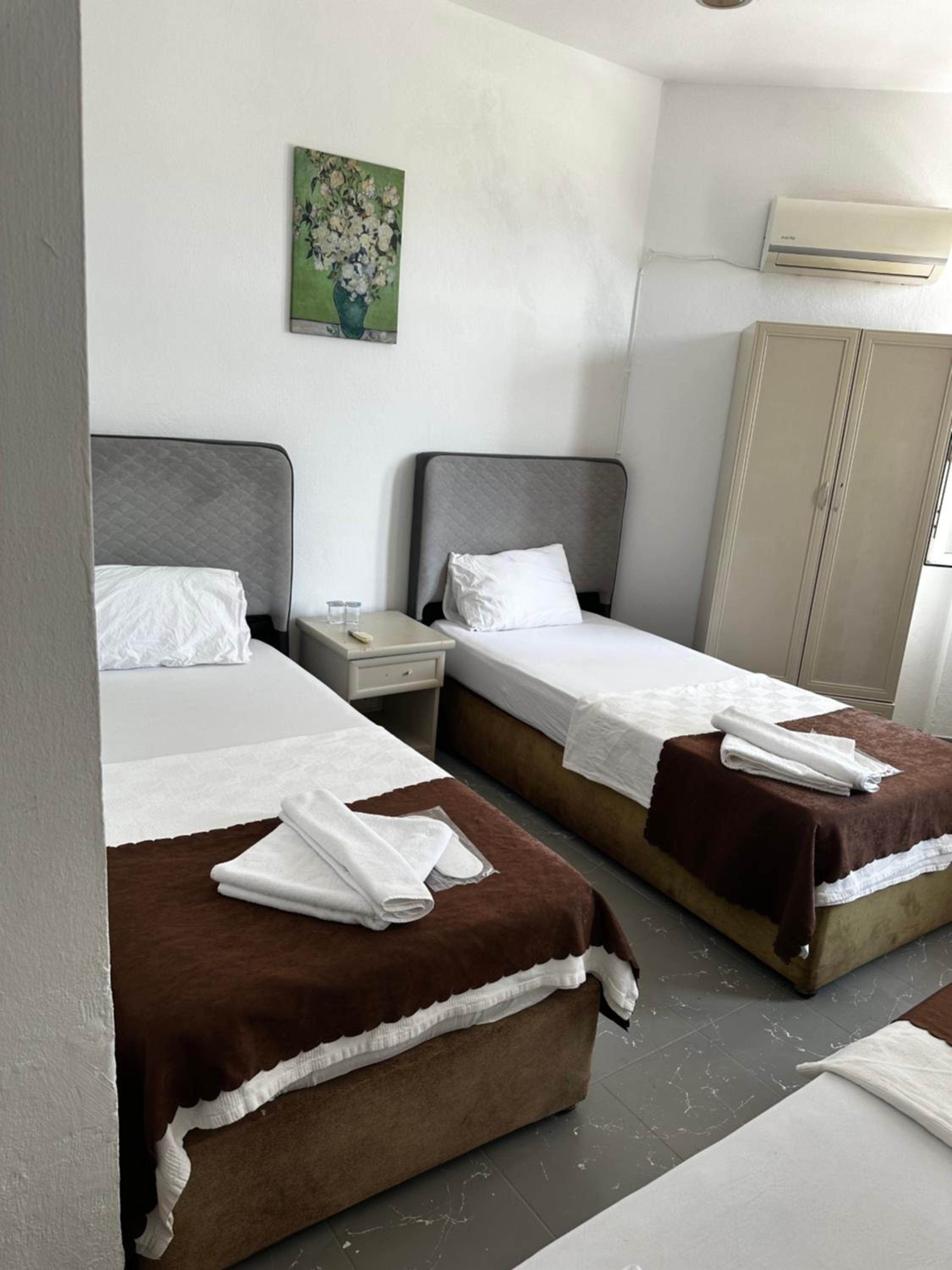 Budget Twin Room - Photo 12