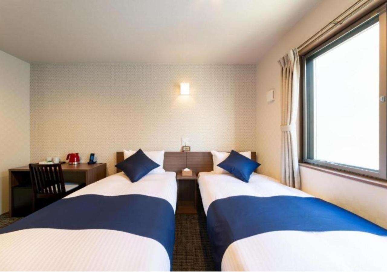 Twin Room with Private Bathroom photo 3