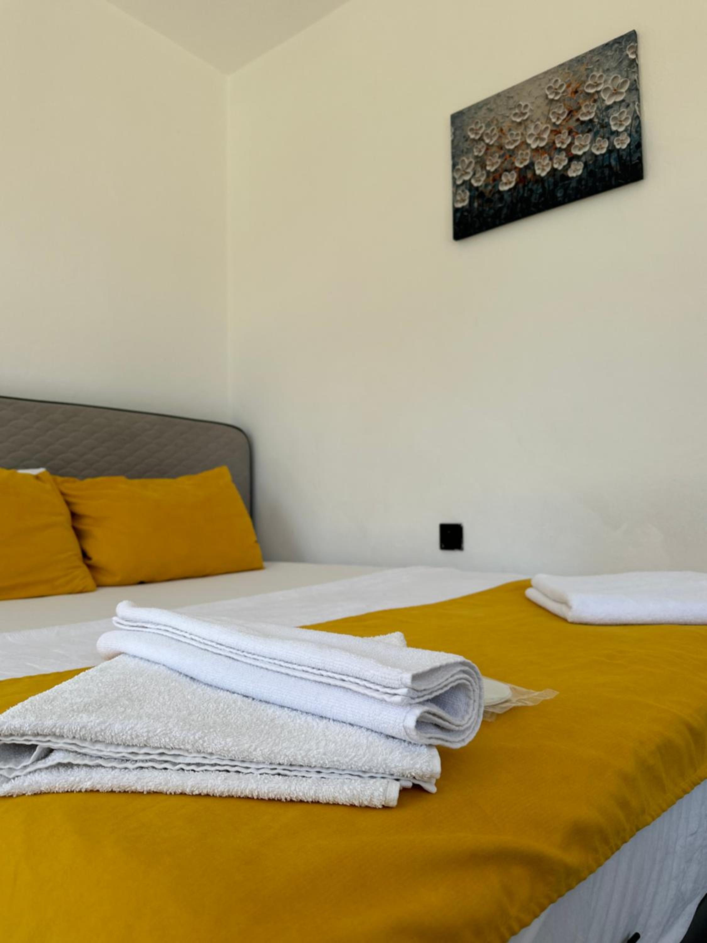 Standard Double Room - Photo 9