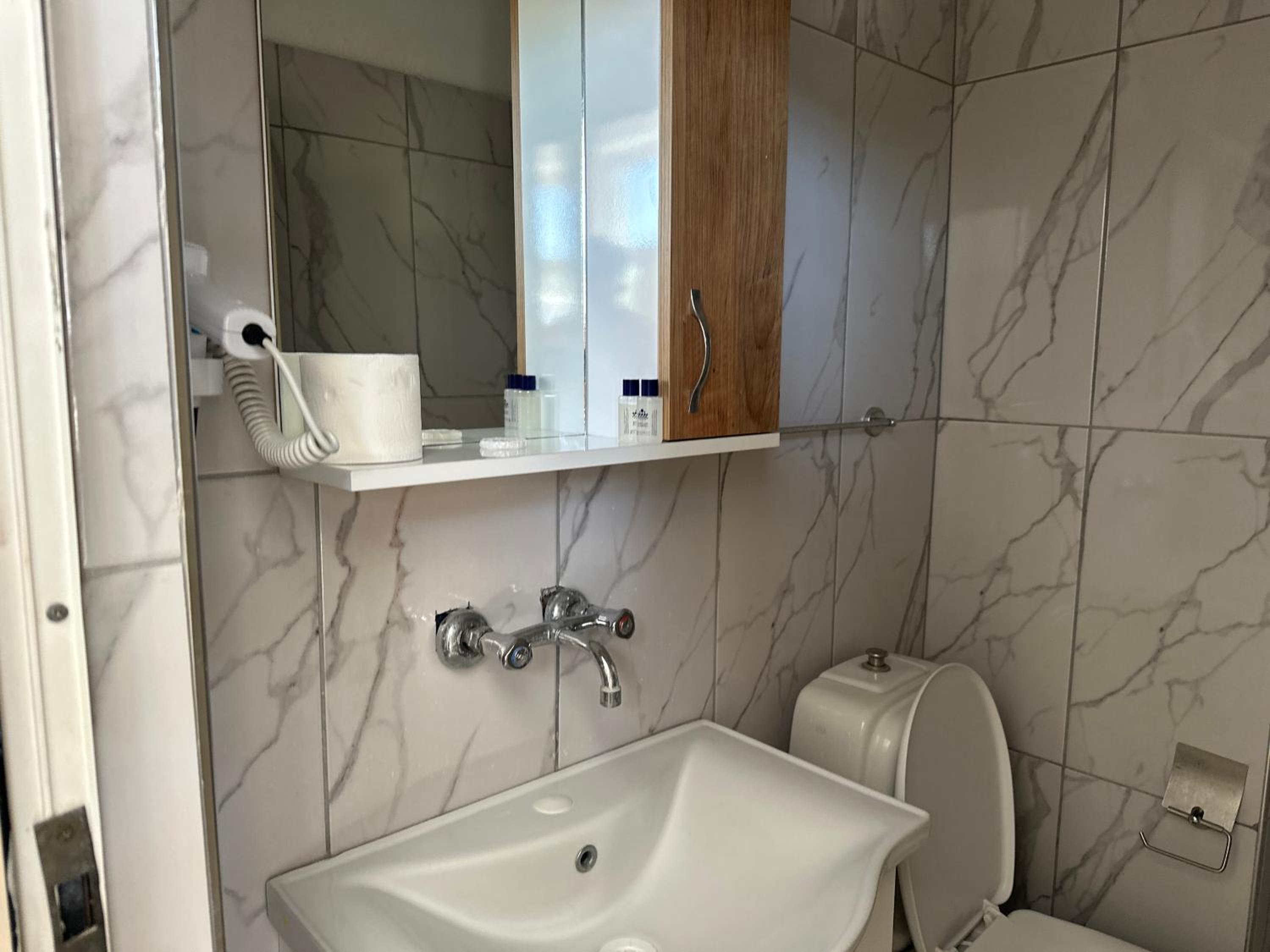 Standard Double Room - Photo 4