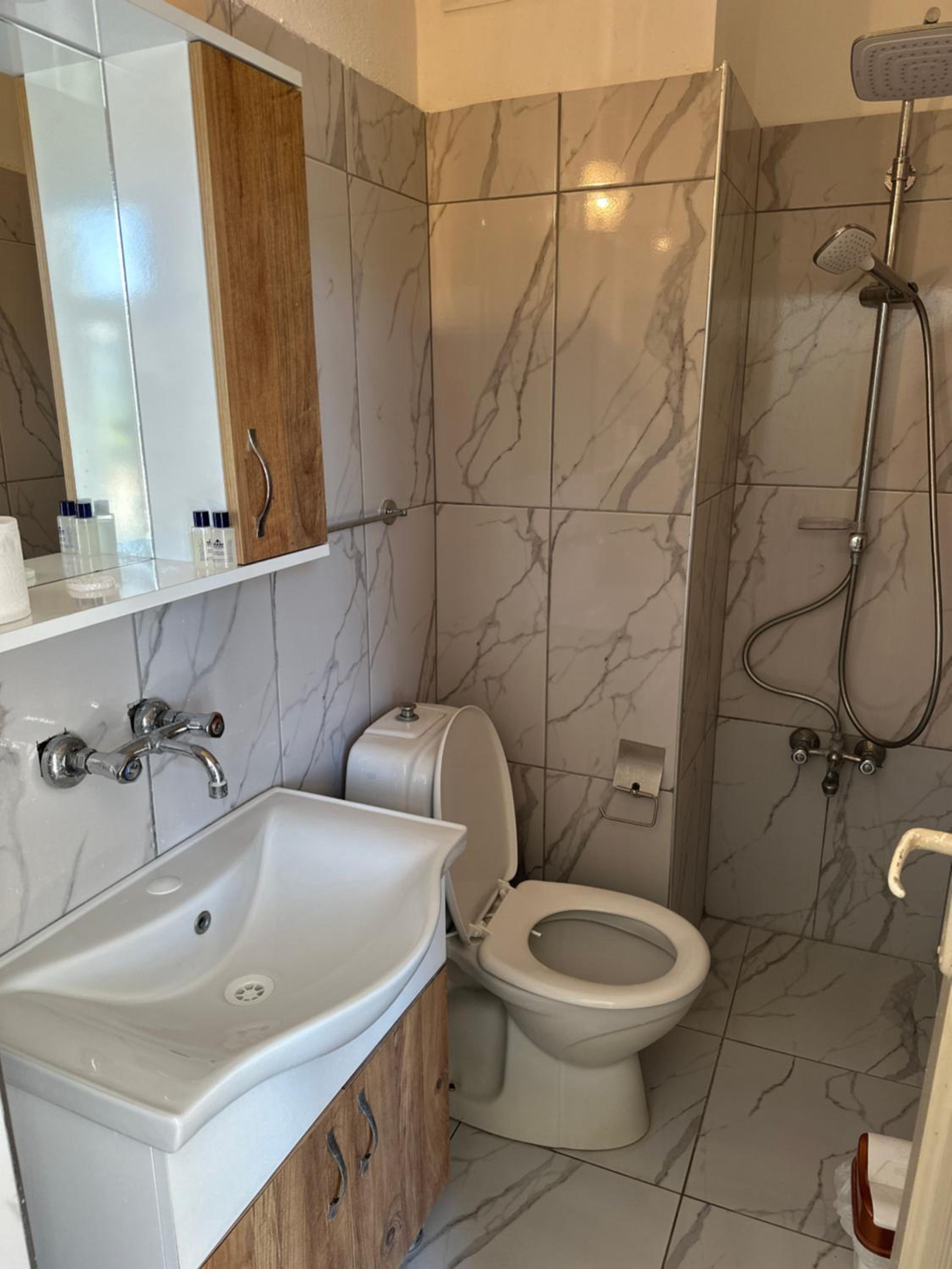 Standard Double Room - Photo 7