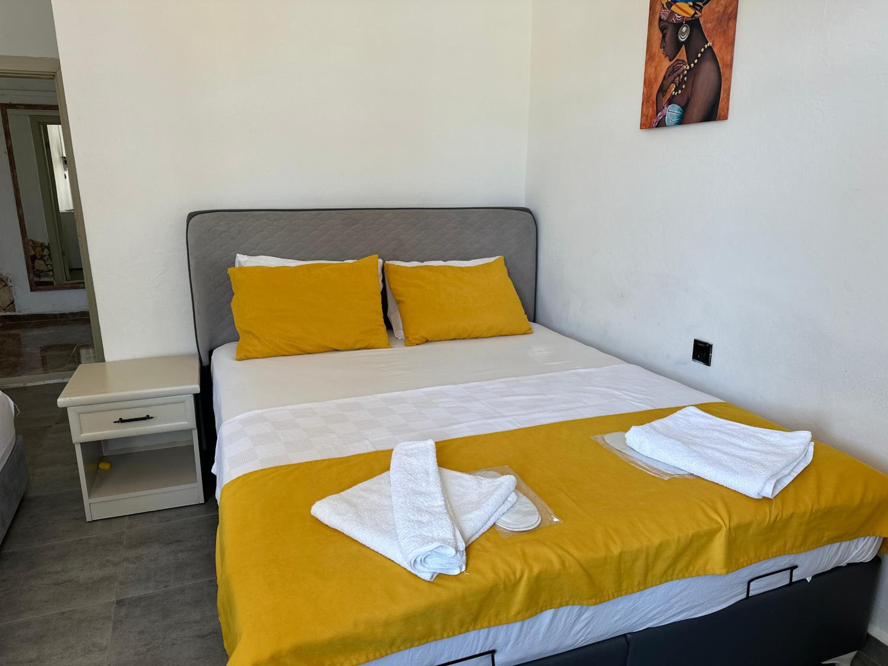 Standard Double Room - Photo 8