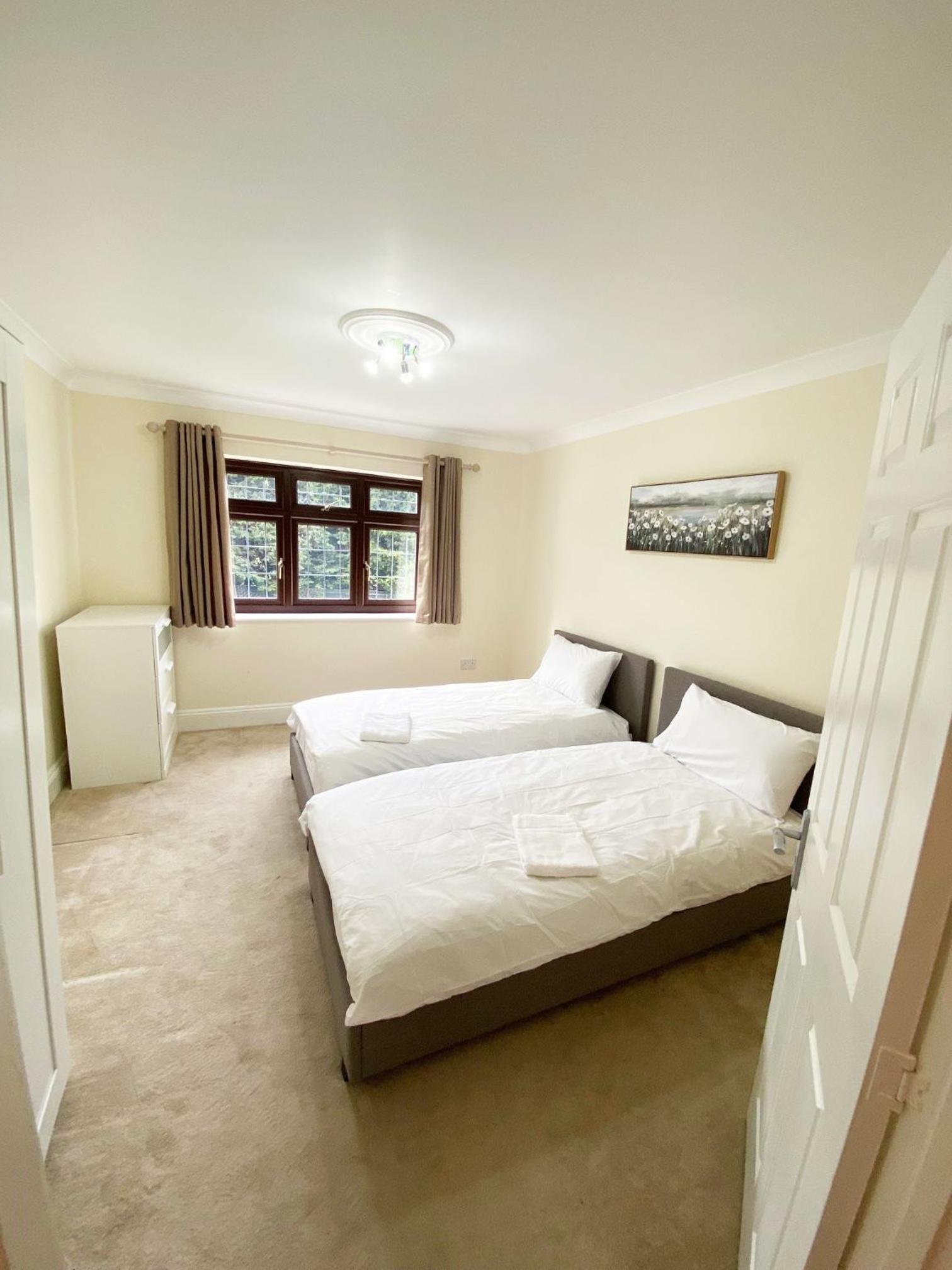 Seven-Bedroom House photo 1