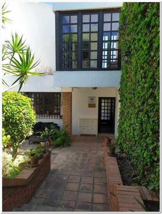Five-Bedroom House photo 2