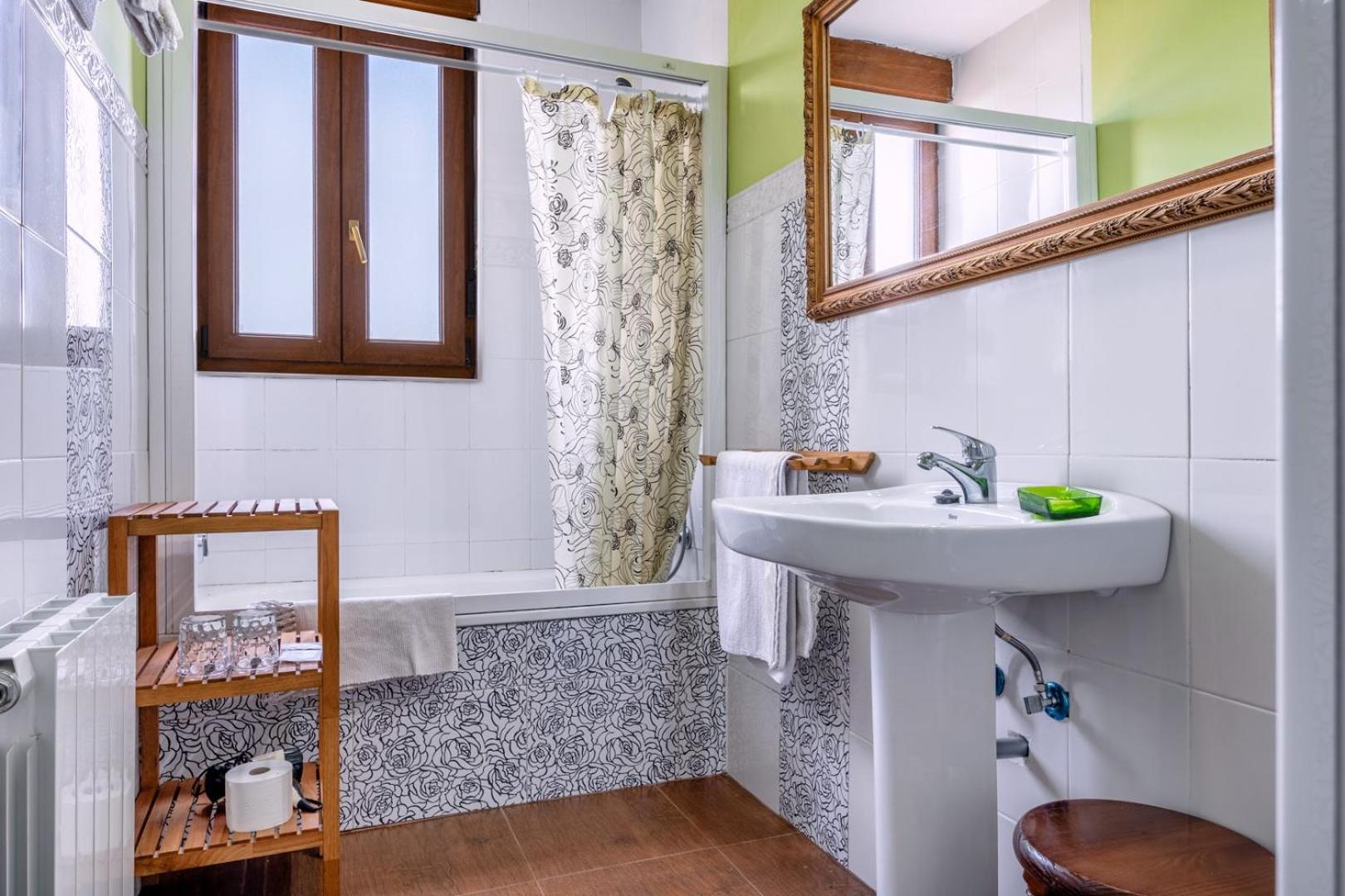 Three-Bedroom Premium Apartment with Balcony photo 2