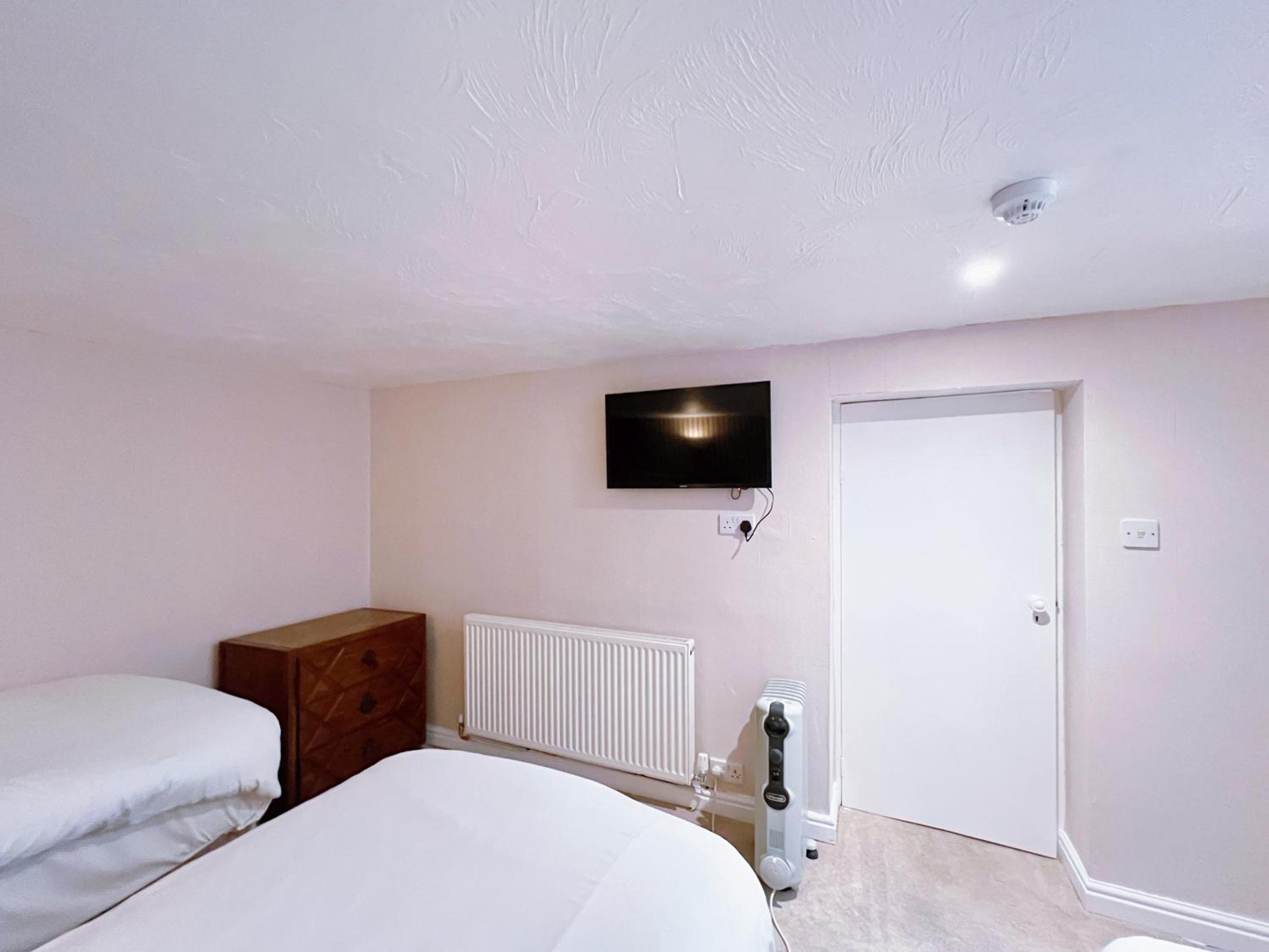 Budget Triple Room - Photo 8