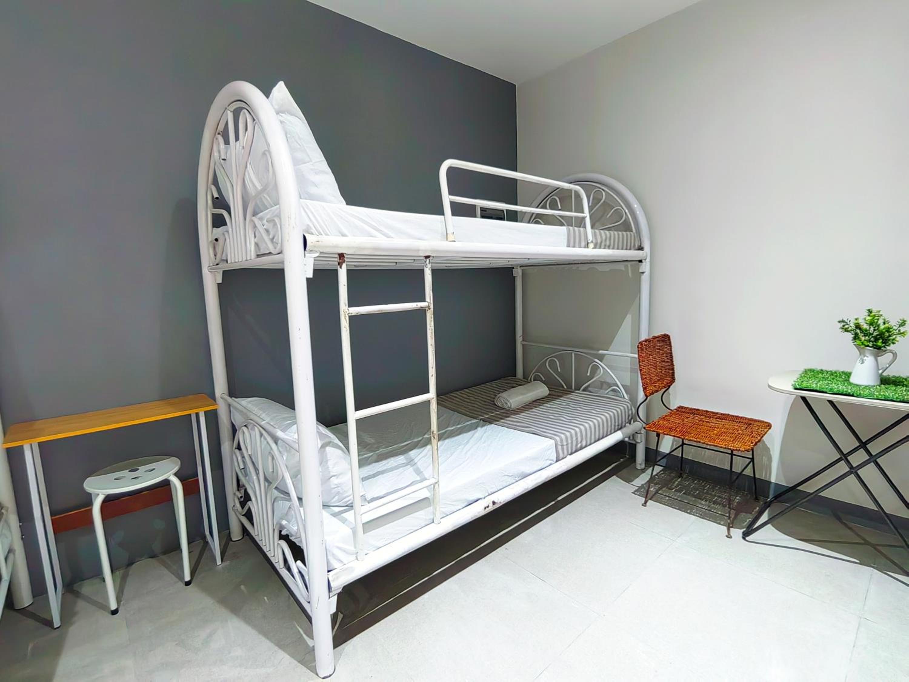 Mixed Dormitory Room photo 1