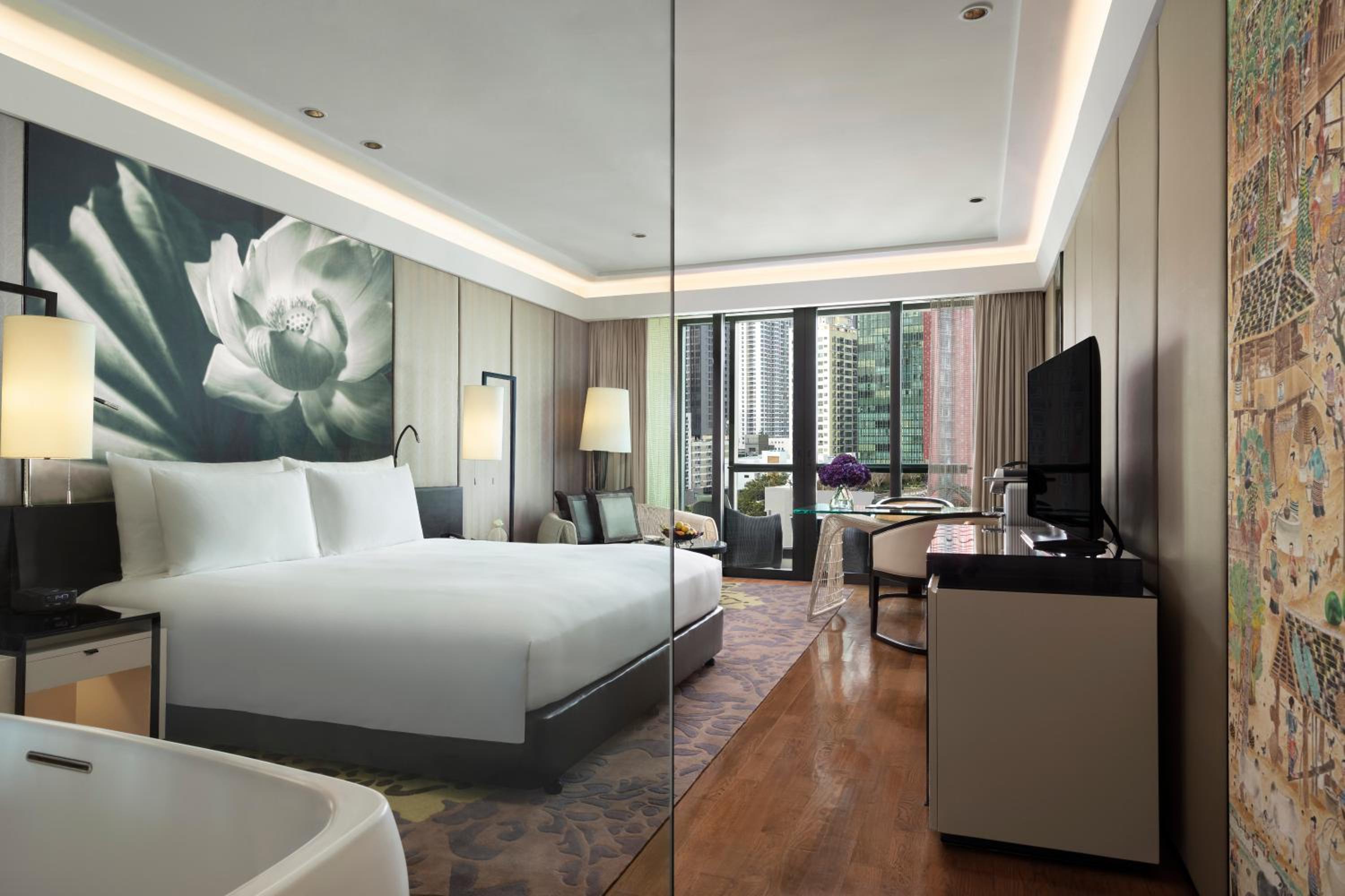 Executive Balcony Room with King Bed - Lounge Access