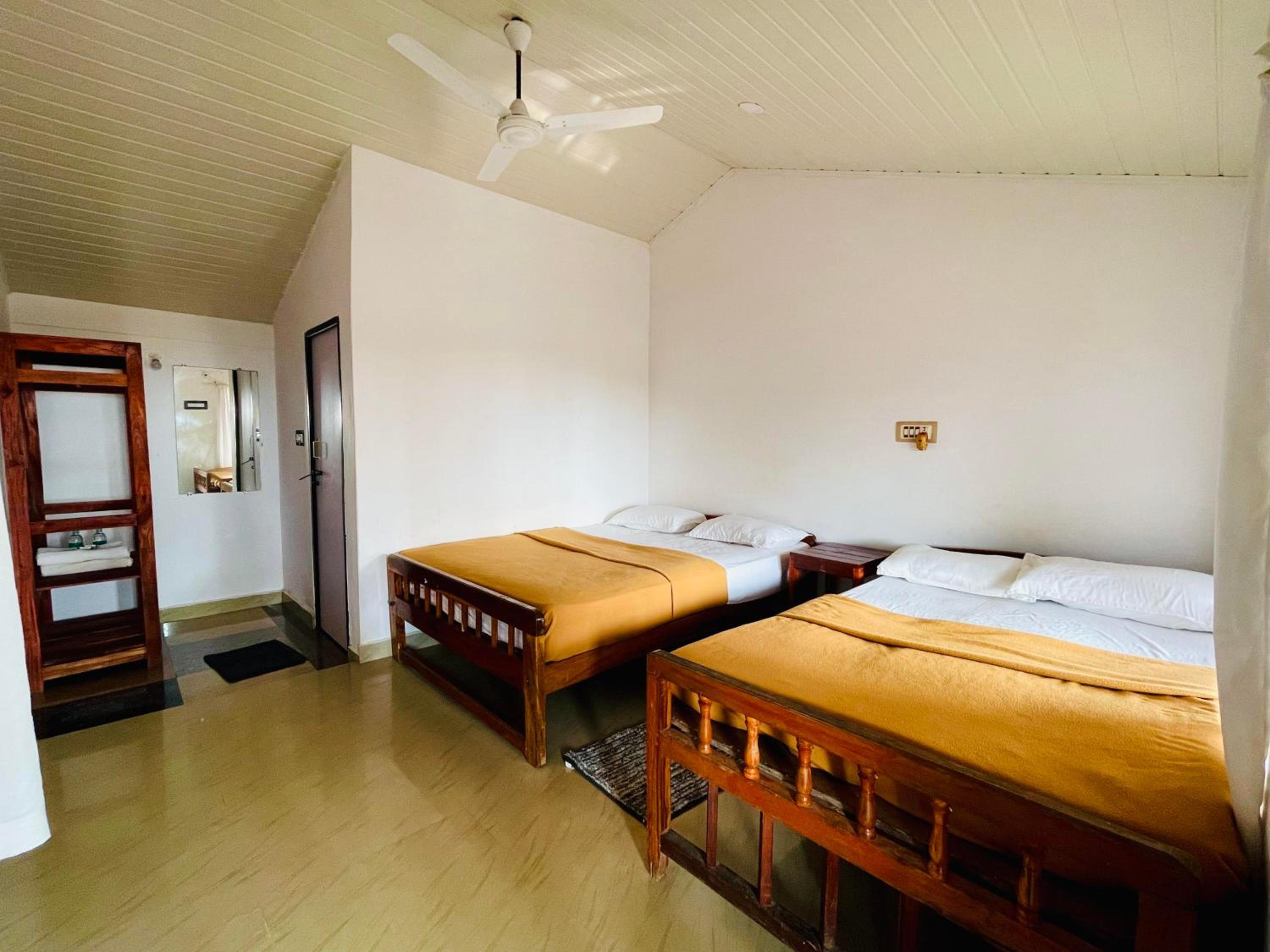 Deluxe Triple Room With Sea View