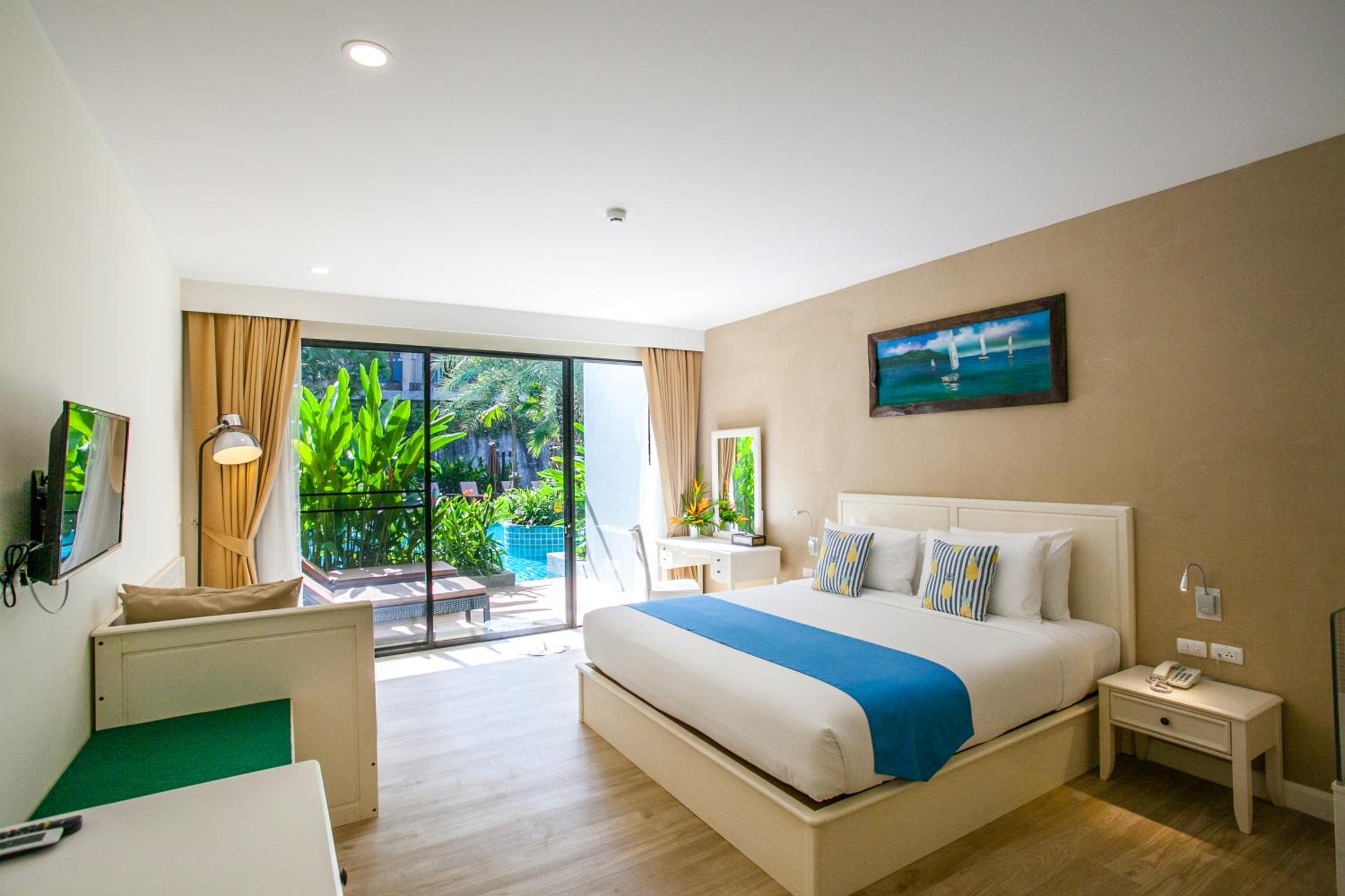 Junior Suite Pool Access Mountain View photo 1